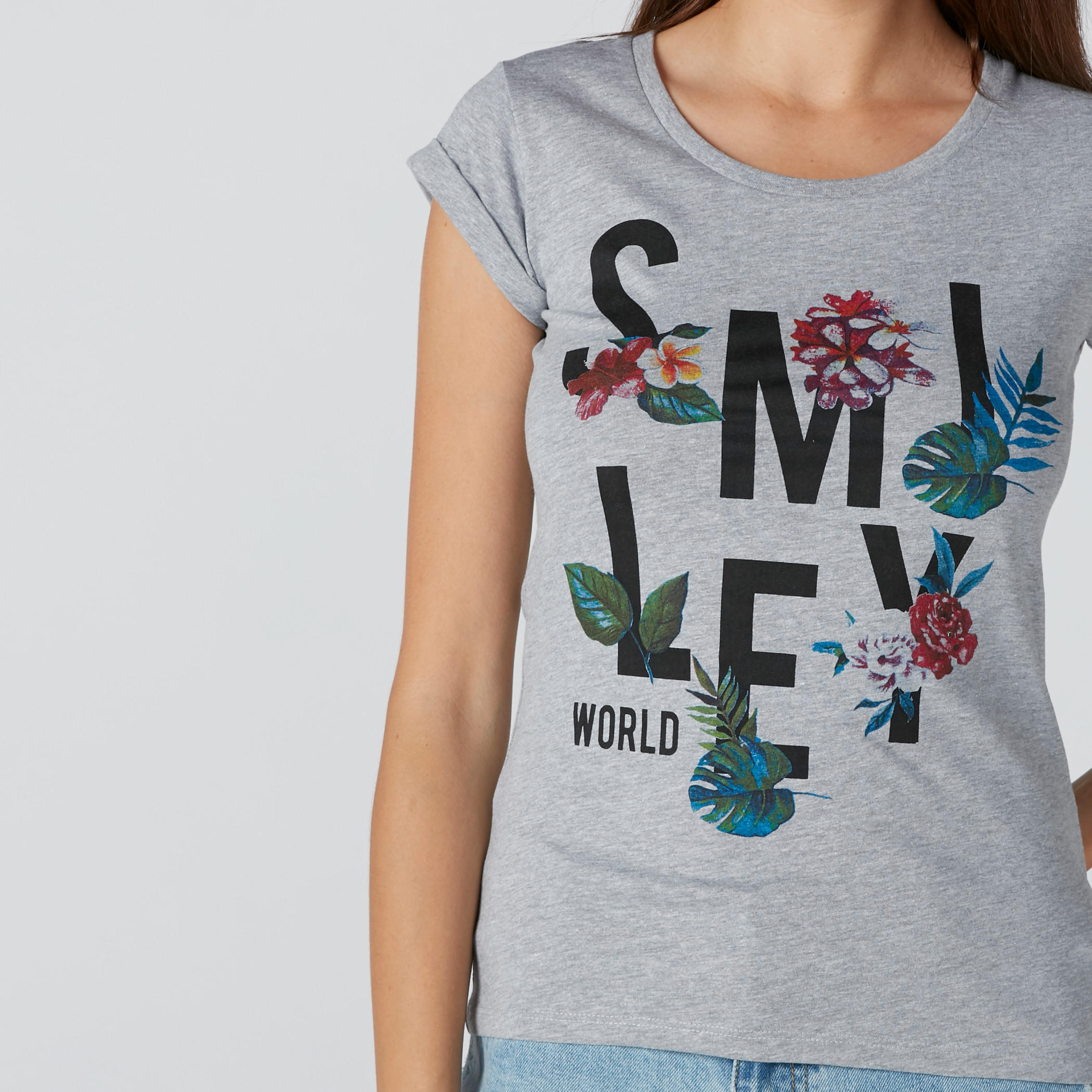 تيشيرت بأكمام كاب وطبعات سمايلي وورلد-women-clothing-tshirts-image-4