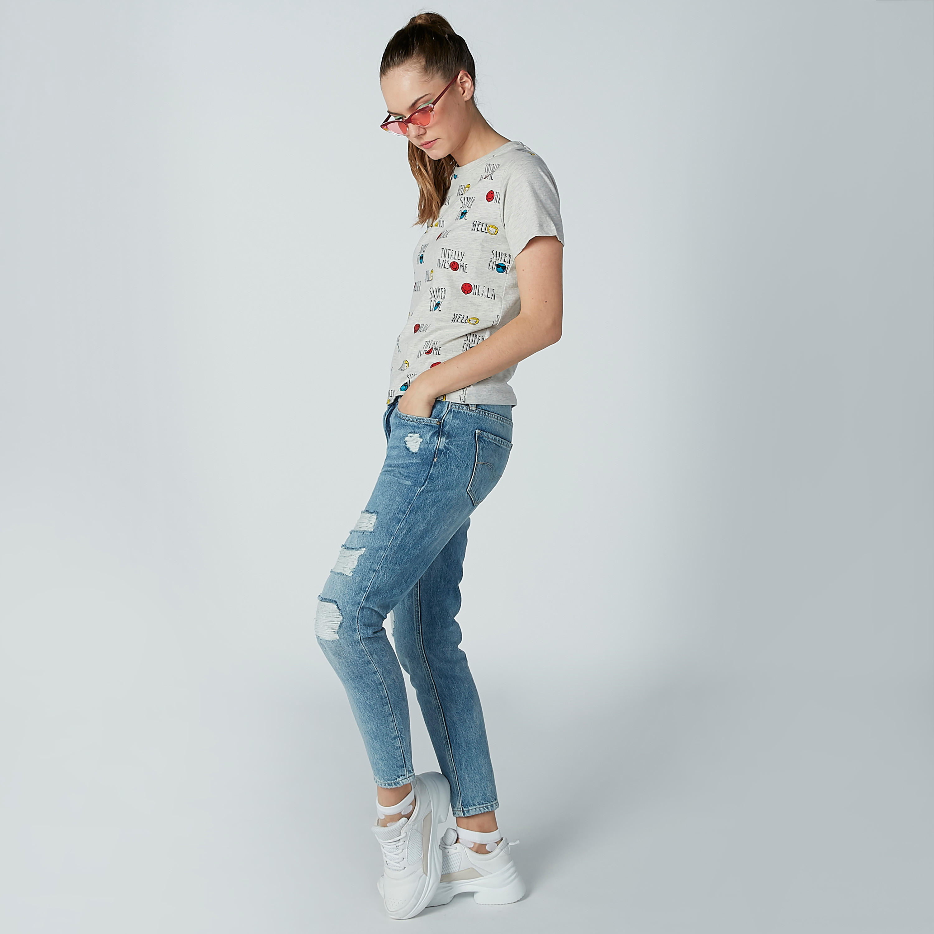 تيشيرت بياقة مستديرة وأكمام قصيرة وطبعات سمايلي وورلد-women-clothing-tshirts-image-3