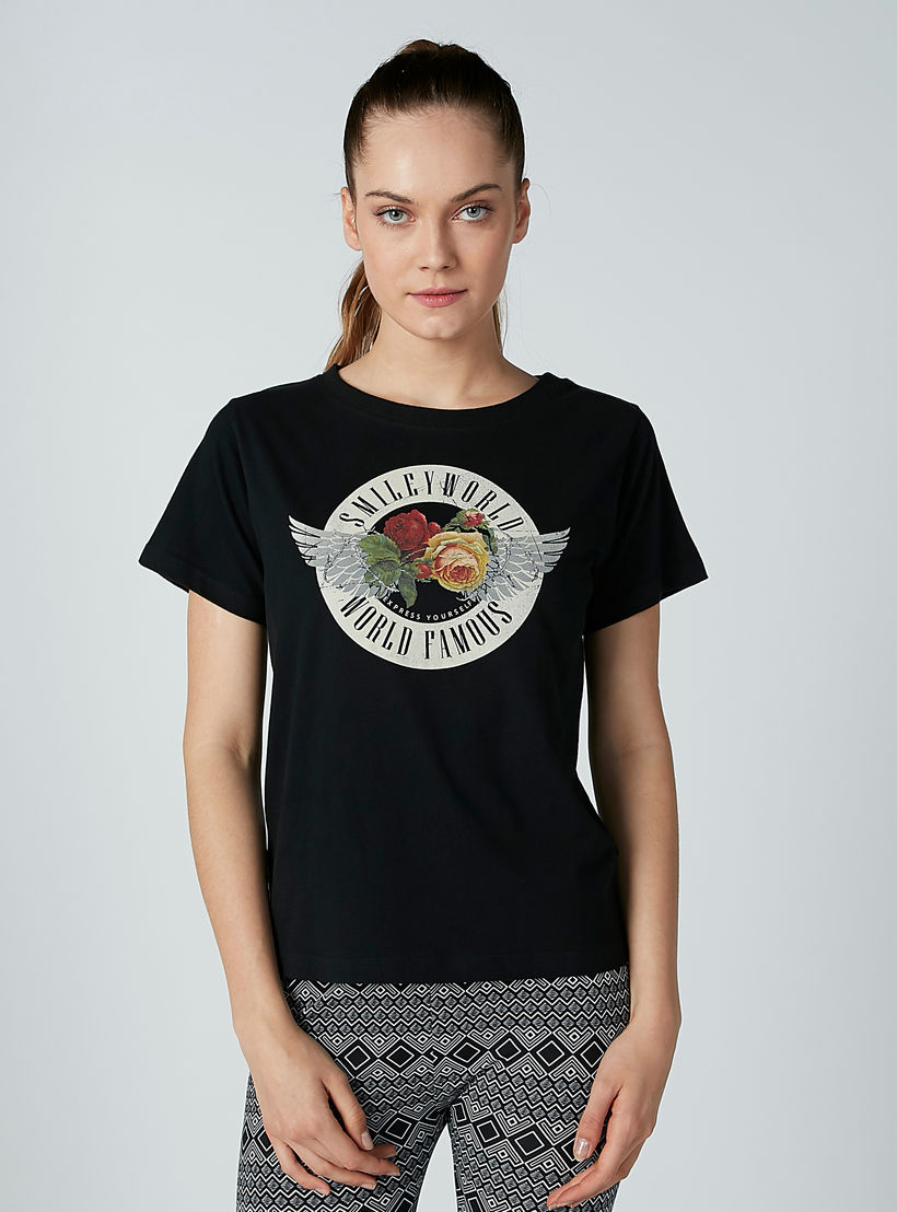 تيشيرت بياقة مستديرة وأكمام قصيرة وطبعات سمايلي وورلد-women-clothing-tshirts-image-1