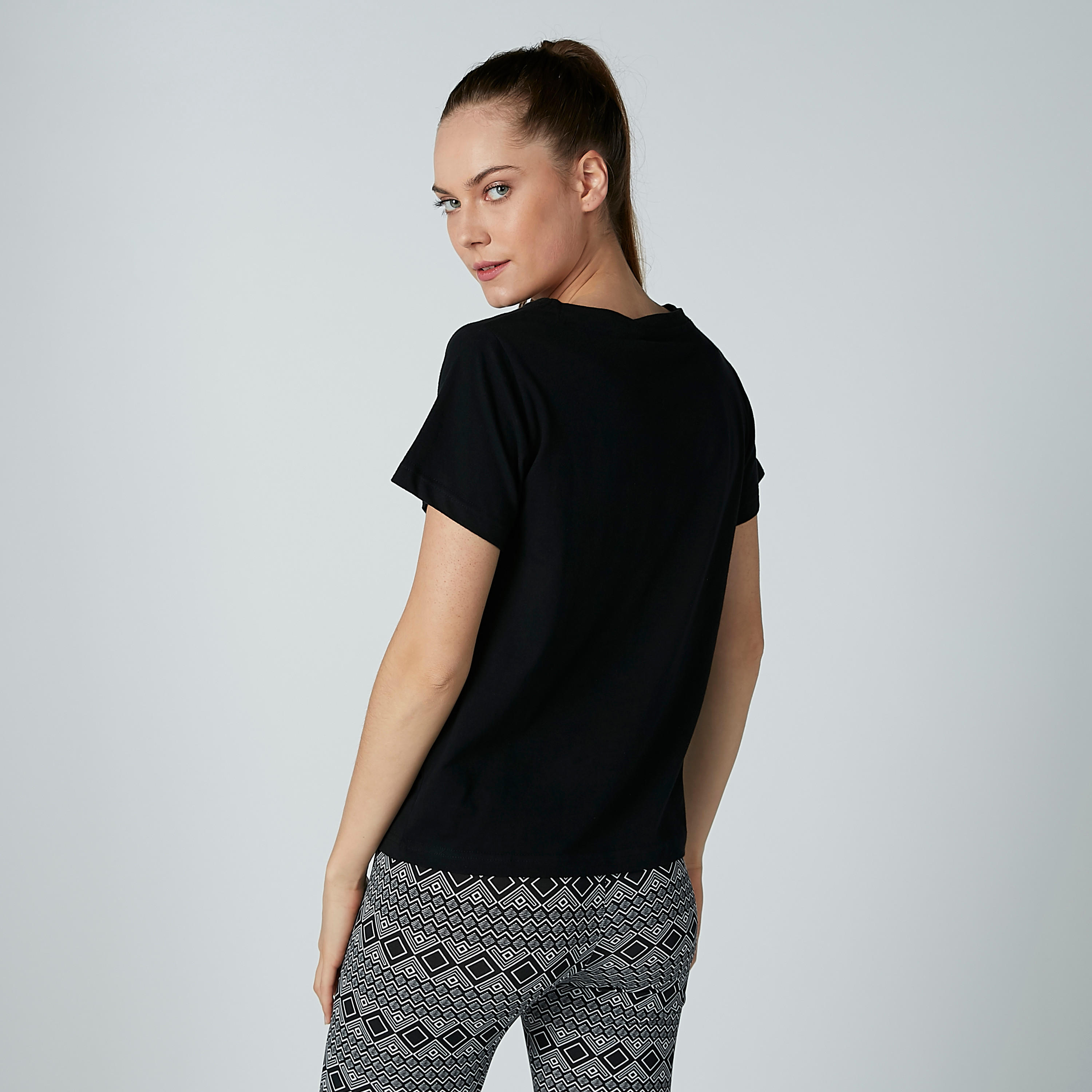 تيشيرت بياقة مستديرة وأكمام قصيرة وطبعات سمايلي وورلد-women-clothing-tshirts-image-3