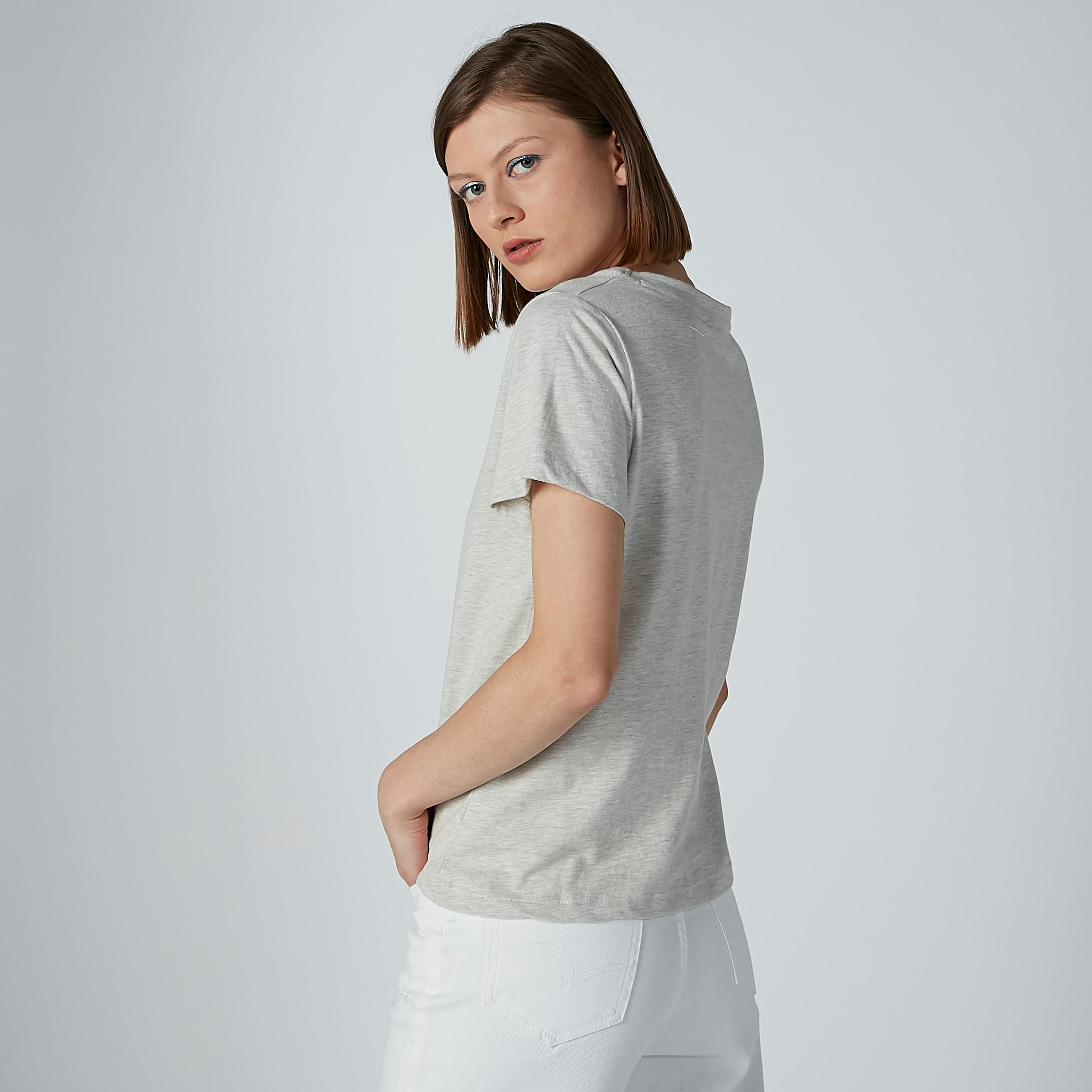 تيشيرت بياقة مستديرة وأكمام قصيرة وطبعات سمايلي وورلد-women-clothing-tshirts-image-3
