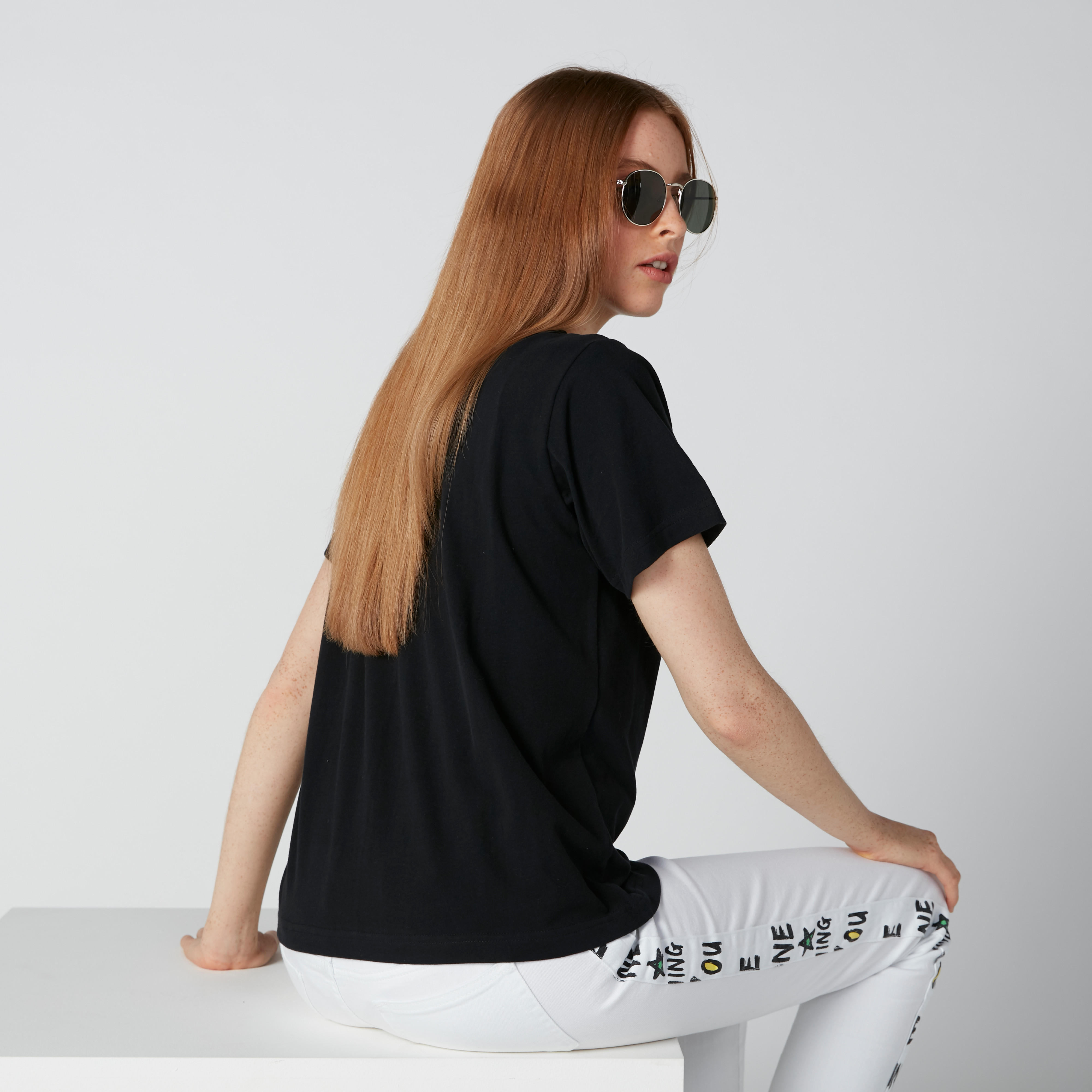 تيشيرت مستدام بأكمام قصيرة وطبعات سمايلي وورلد-women-clothing-tshirts-image-2