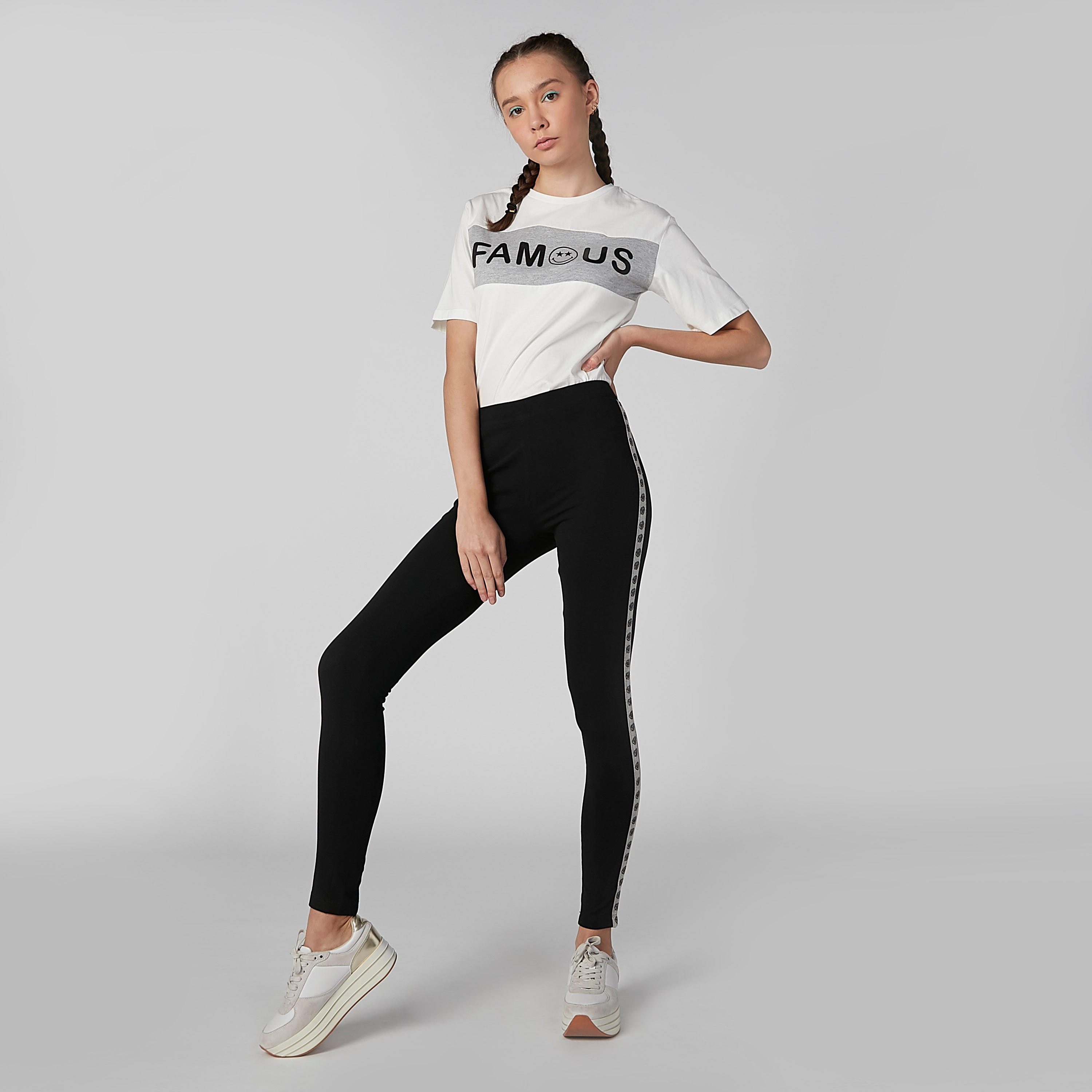 تيشيرت بياقة مستديرة وأكمام قصيرة وطبعات سمايلي وورلد-women-clothing-tshirts-image-2