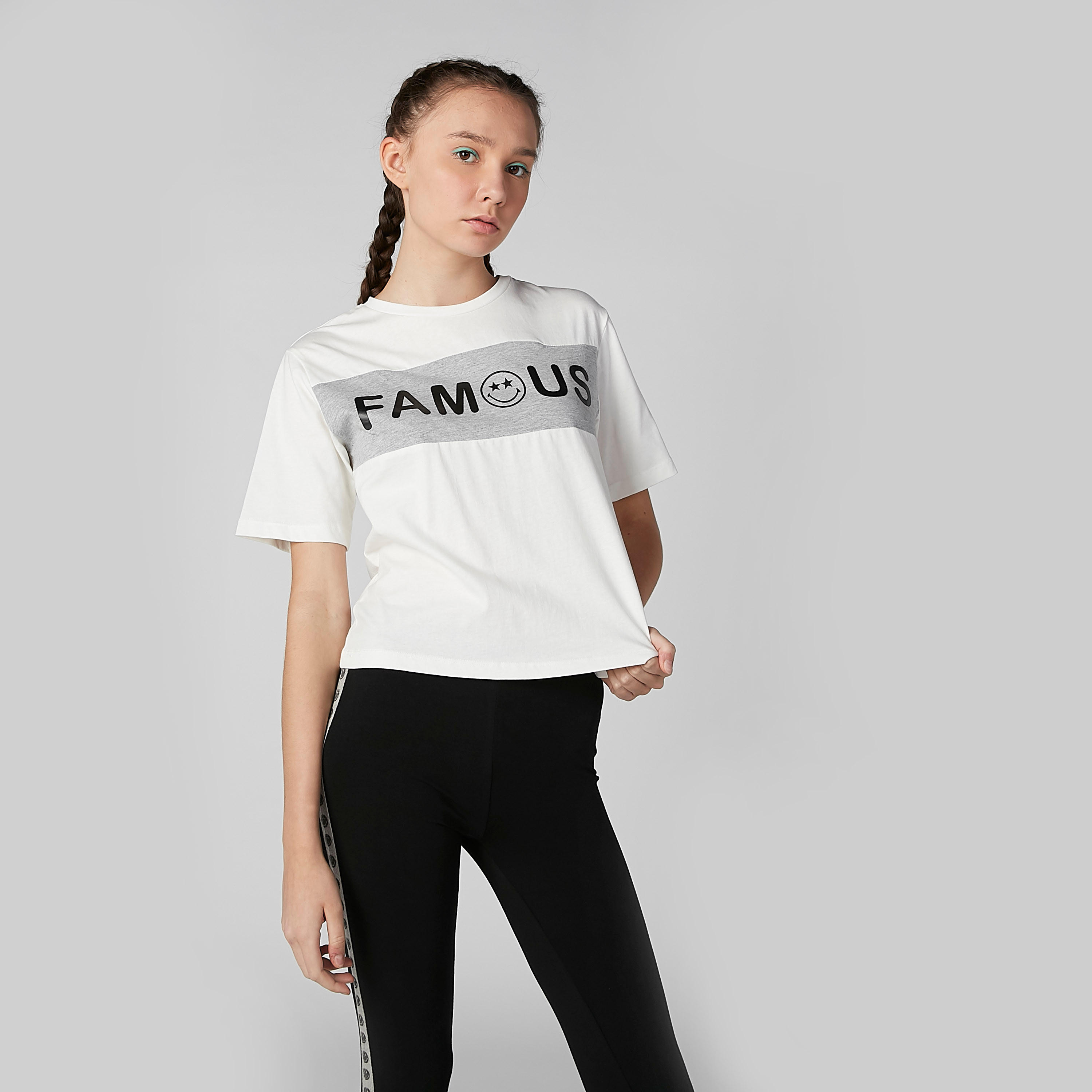 تيشيرت بياقة مستديرة وأكمام قصيرة وطبعات سمايلي وورلد-women-clothing-tshirts-image-3