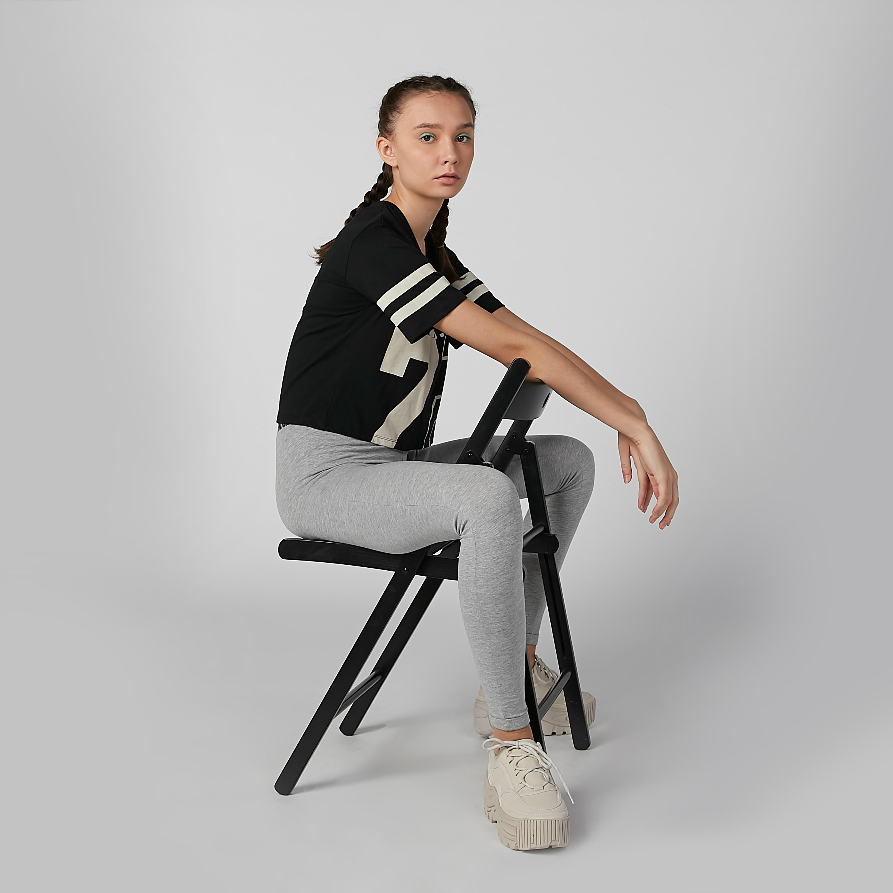 تيشيرت بياقة V وأكمام قصيرة وطبعات سمايلي وورلد-women-clothing-tshirts-image-2