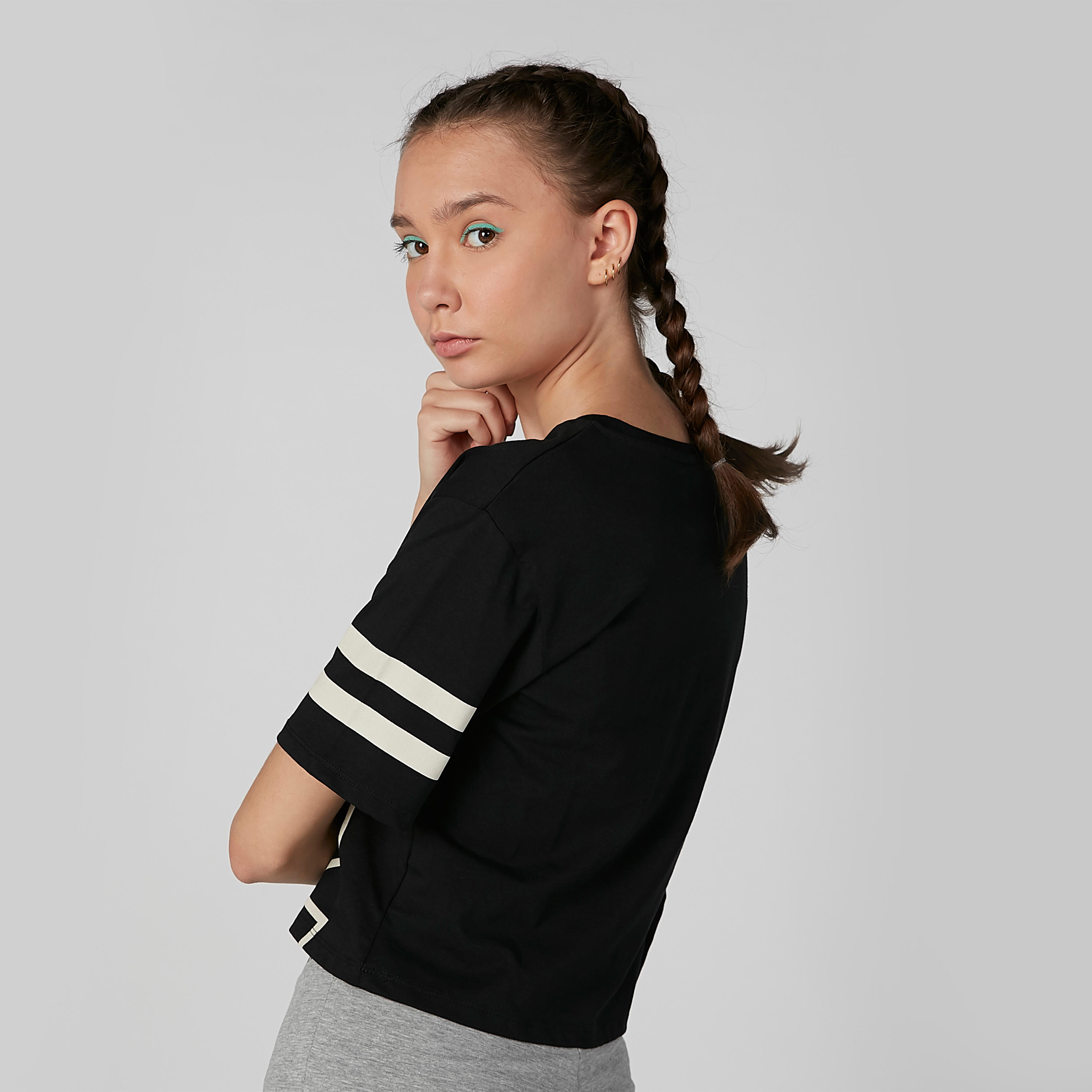 تيشيرت بياقة V وأكمام قصيرة وطبعات سمايلي وورلد-women-clothing-tshirts-image-3
