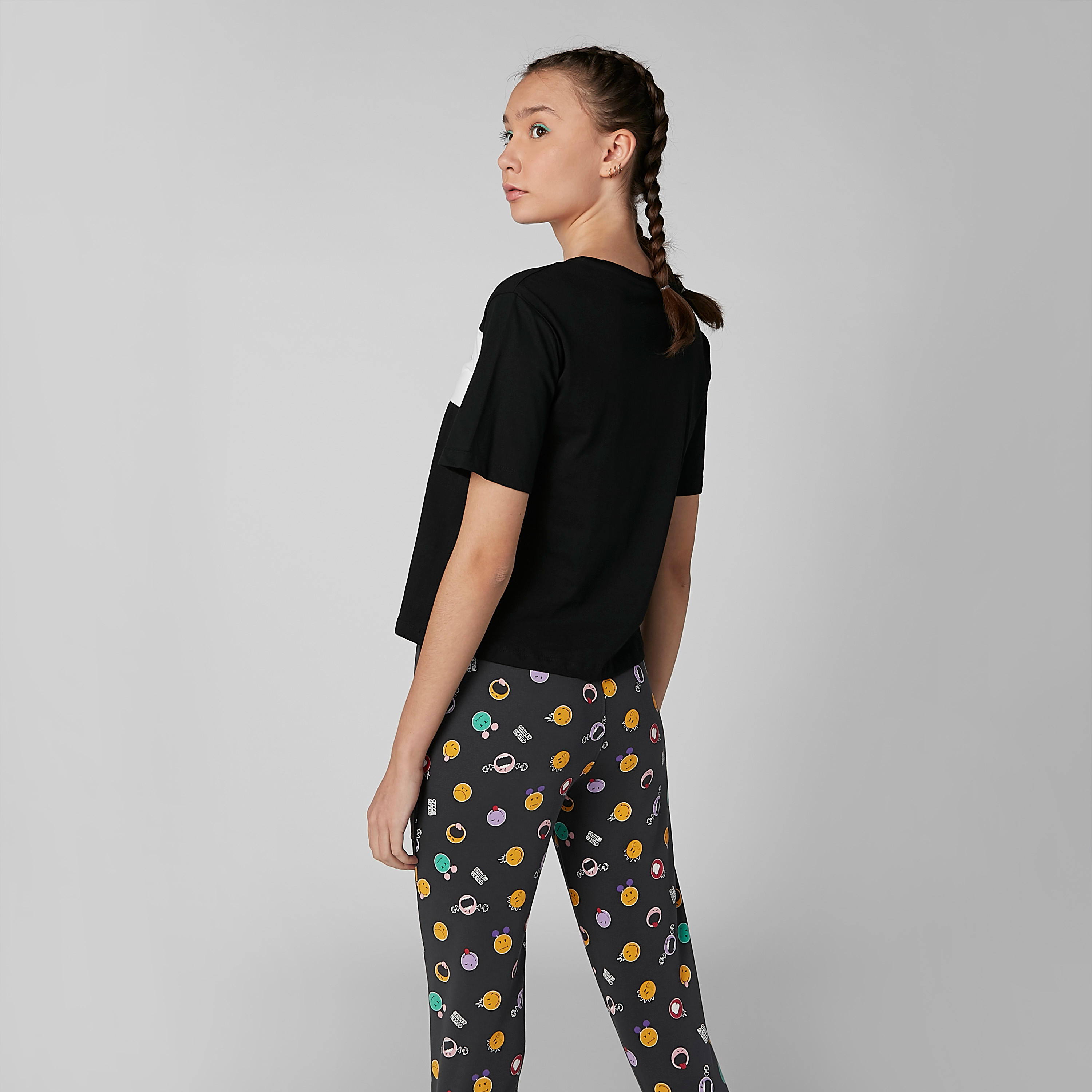 تيشيرت بياقة مستديرة وأكمام قصيرة وطبعات سمايلي وورلد-women-clothing-tshirts-image-3