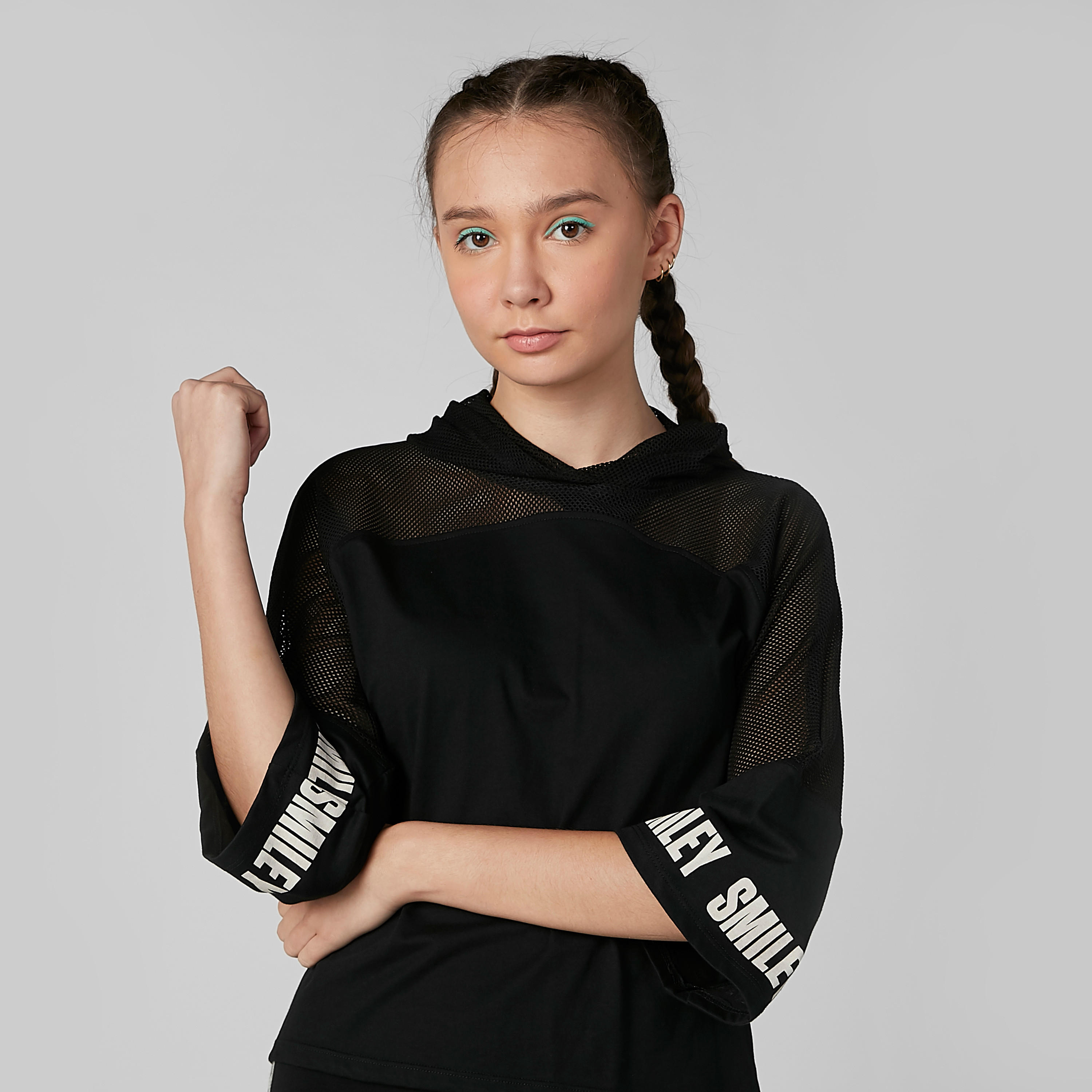 هودي بتفاصيل شبكية وطبعات سمايلي وورلد-women-winterwear-hoodiesandsweatshirts-hoodies-image-3