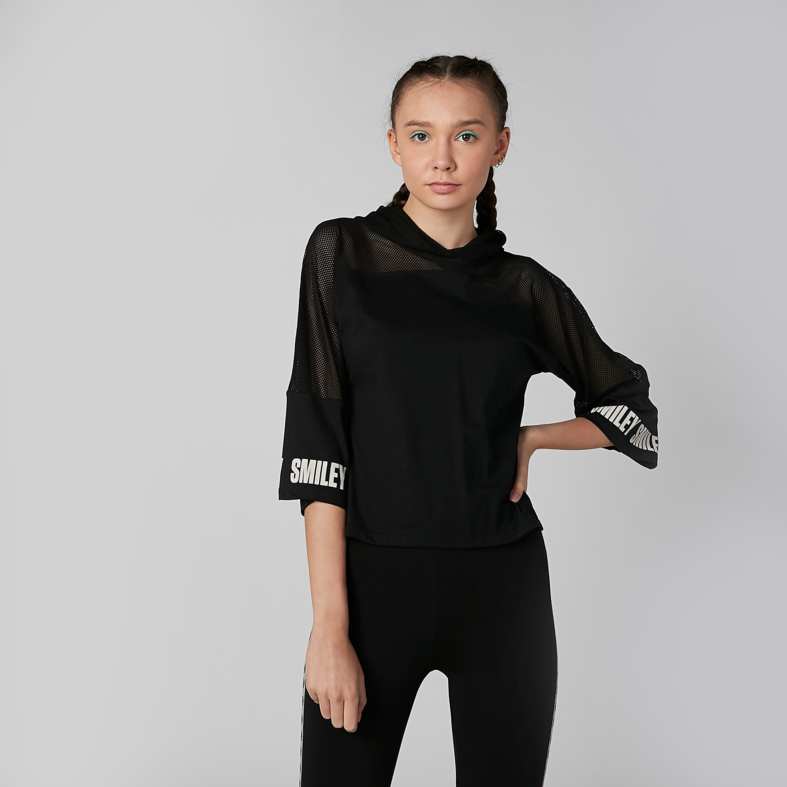 هودي بتفاصيل شبكية وطبعات سمايلي وورلد-women-winterwear-hoodiesandsweatshirts-hoodies-image-4