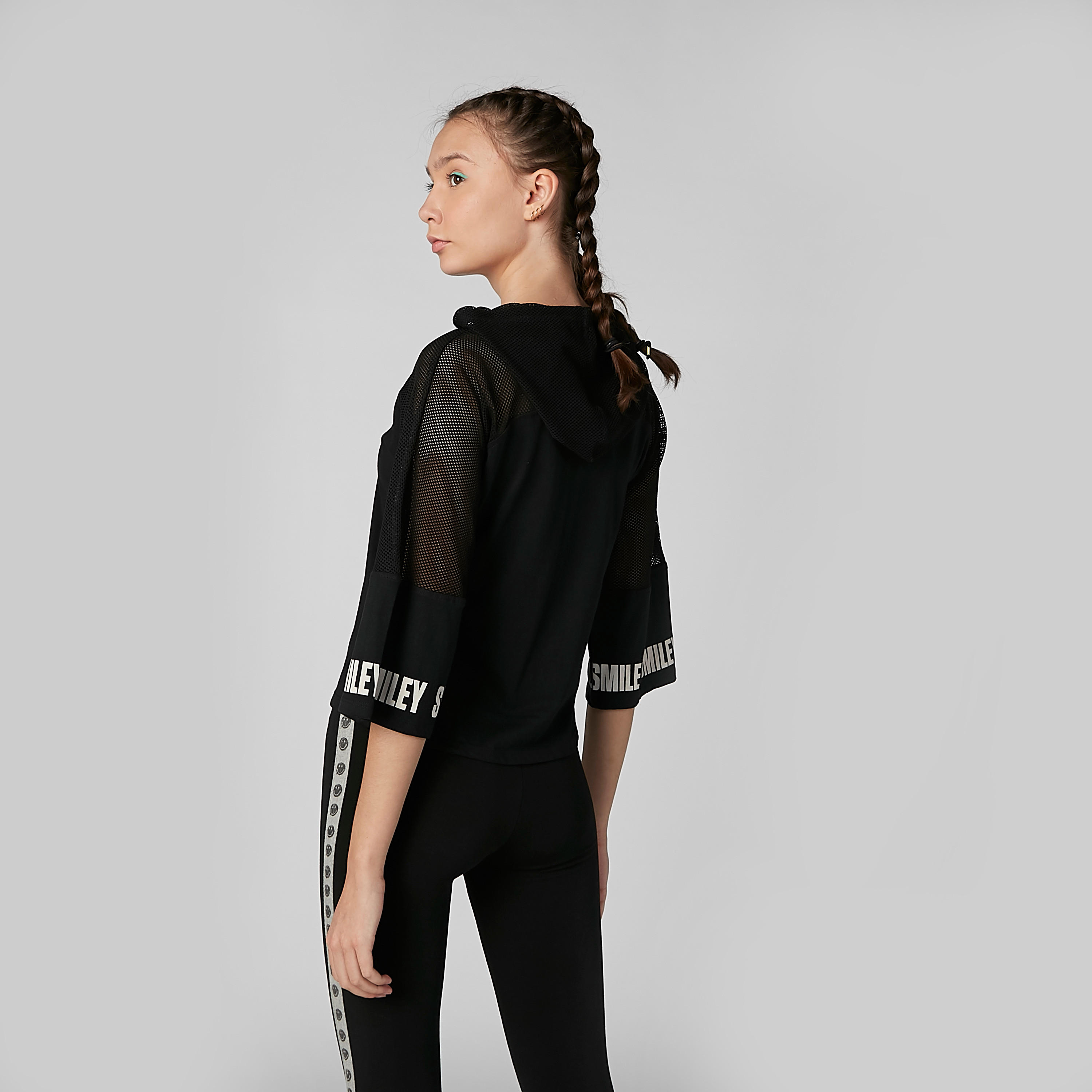هودي بتفاصيل شبكية وطبعات سمايلي وورلد-women-winterwear-hoodiesandsweatshirts-hoodies-image-5