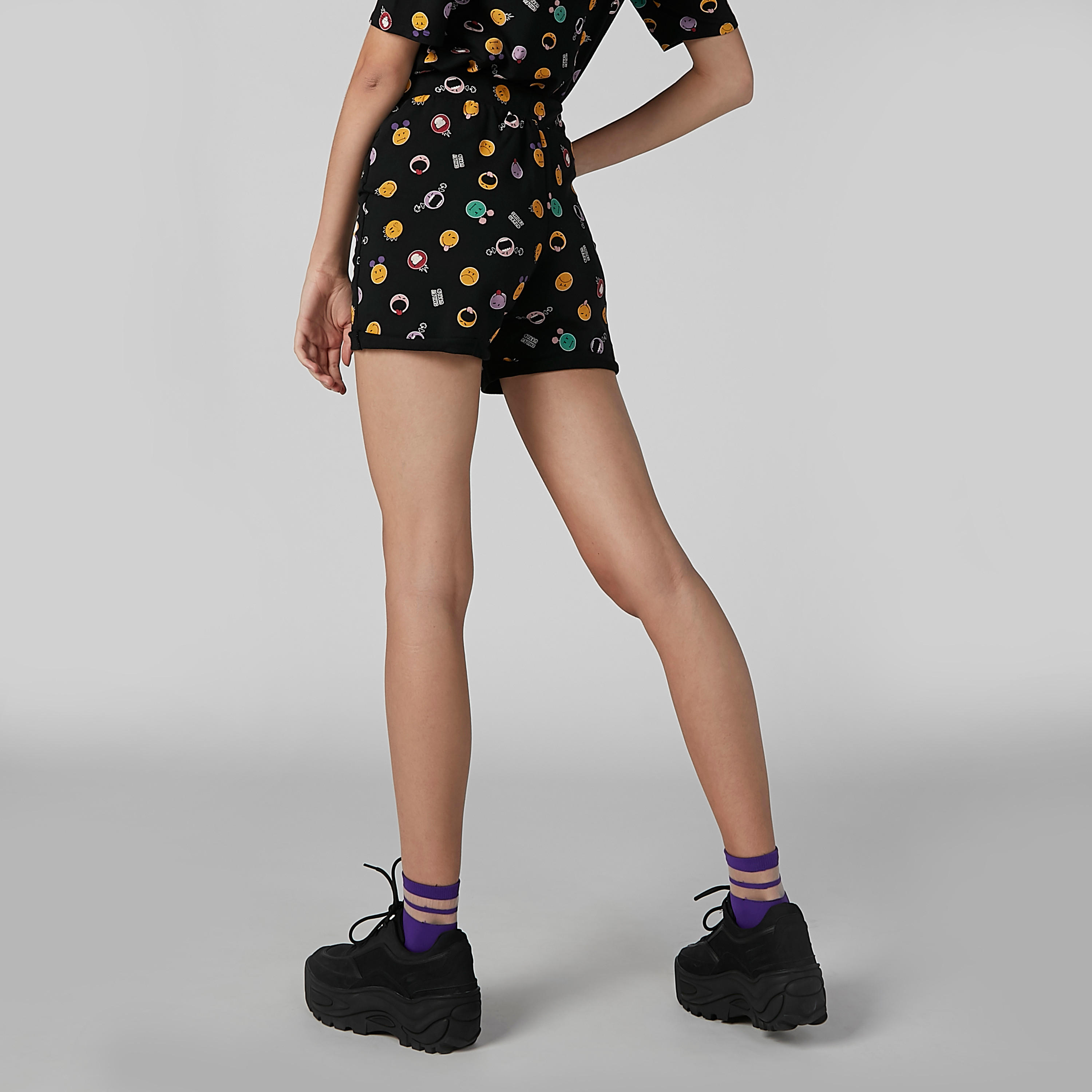 شورت برباط وجيوب وطبعات سمايلي وورلد-women-clothing-bottoms-shorts-image-4