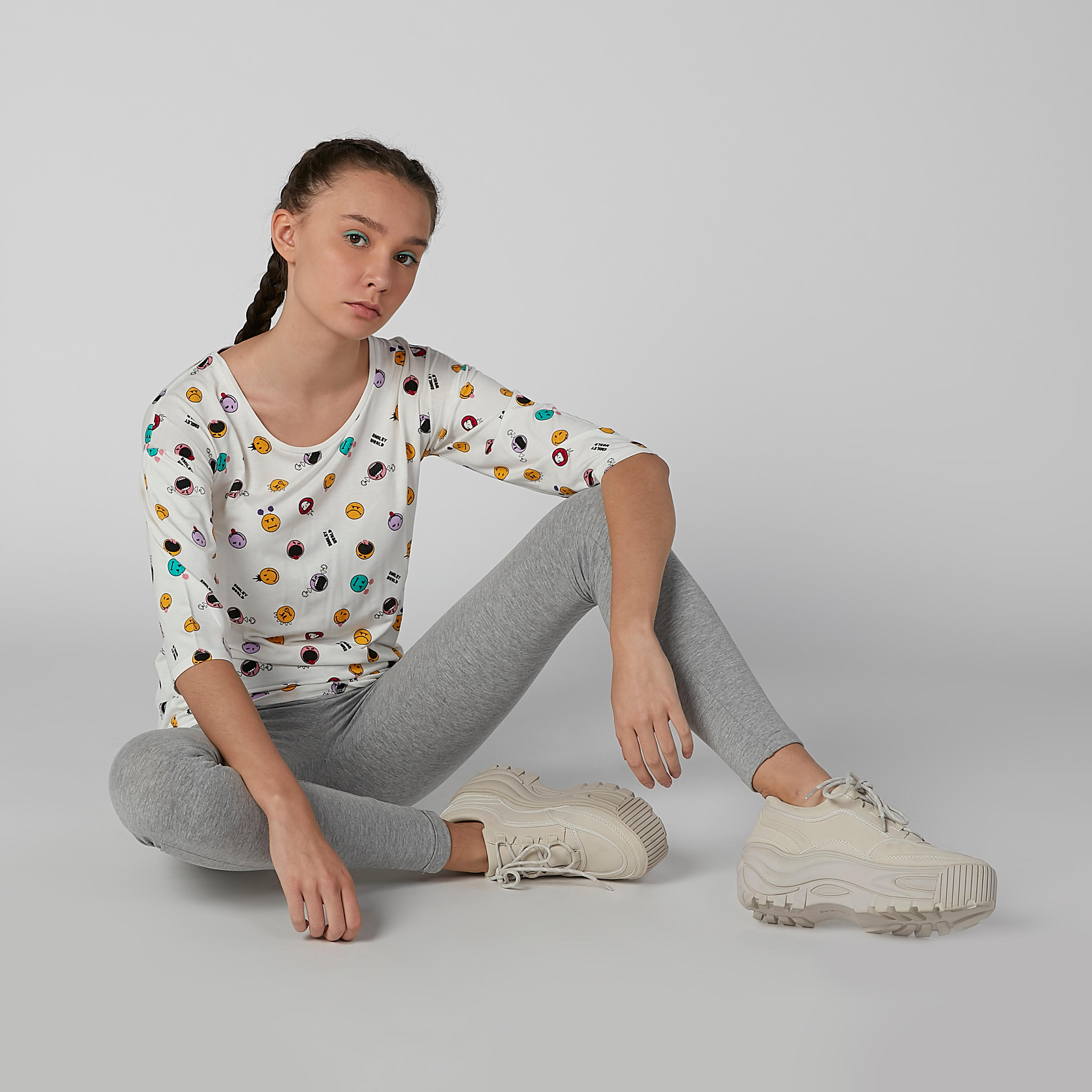 تيشيرت بياقة مستديرة وأكمام 3/4 وطبعات سمايلي وورلد-women-clothing-tshirts-image-1