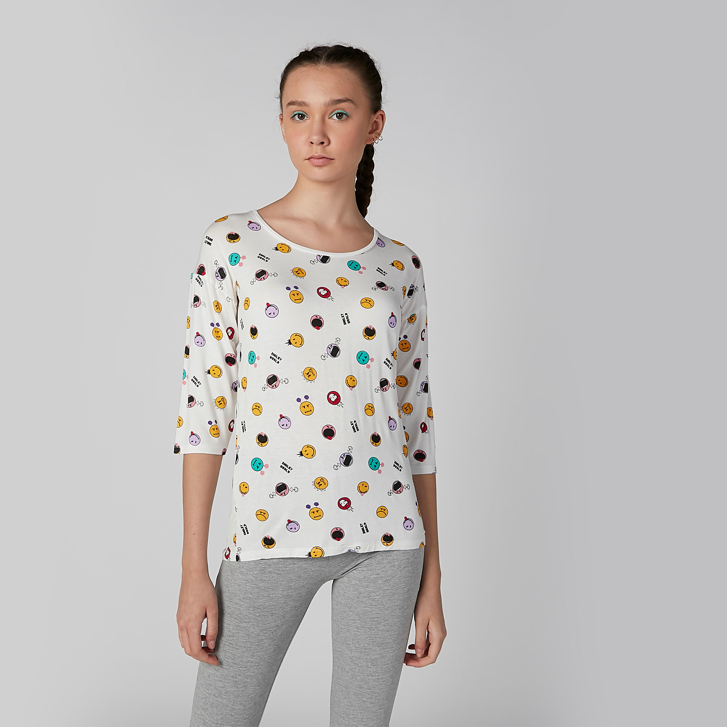 تيشيرت بياقة مستديرة وأكمام 3/4 وطبعات سمايلي وورلد-women-clothing-tshirts-image-2