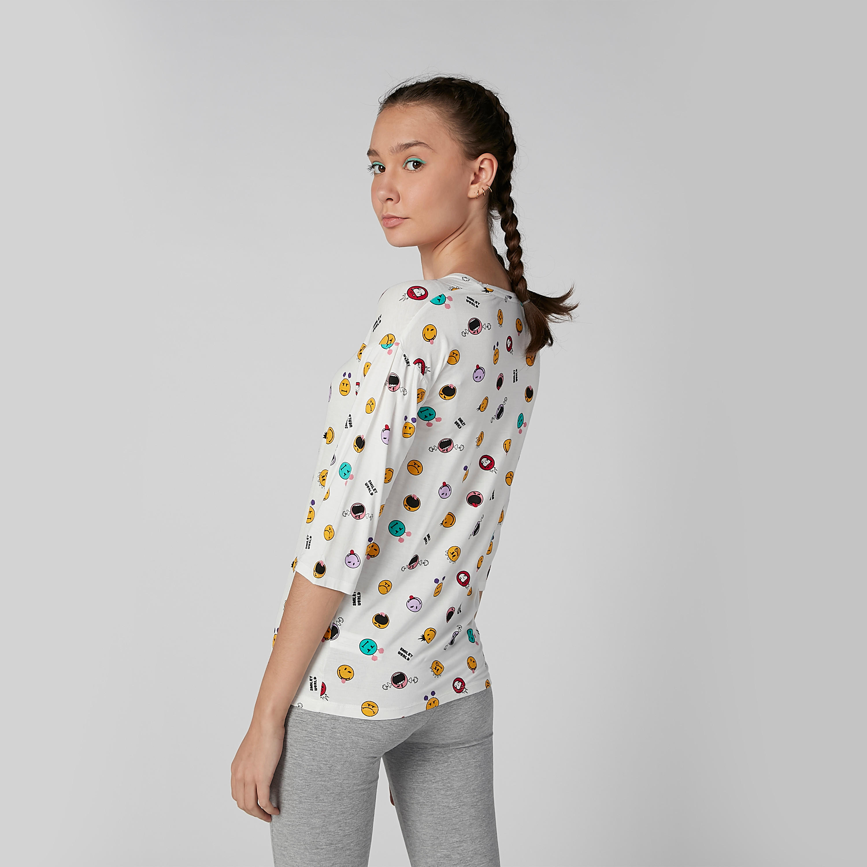 تيشيرت بياقة مستديرة وأكمام 3/4 وطبعات سمايلي وورلد-women-clothing-tshirts-image-3