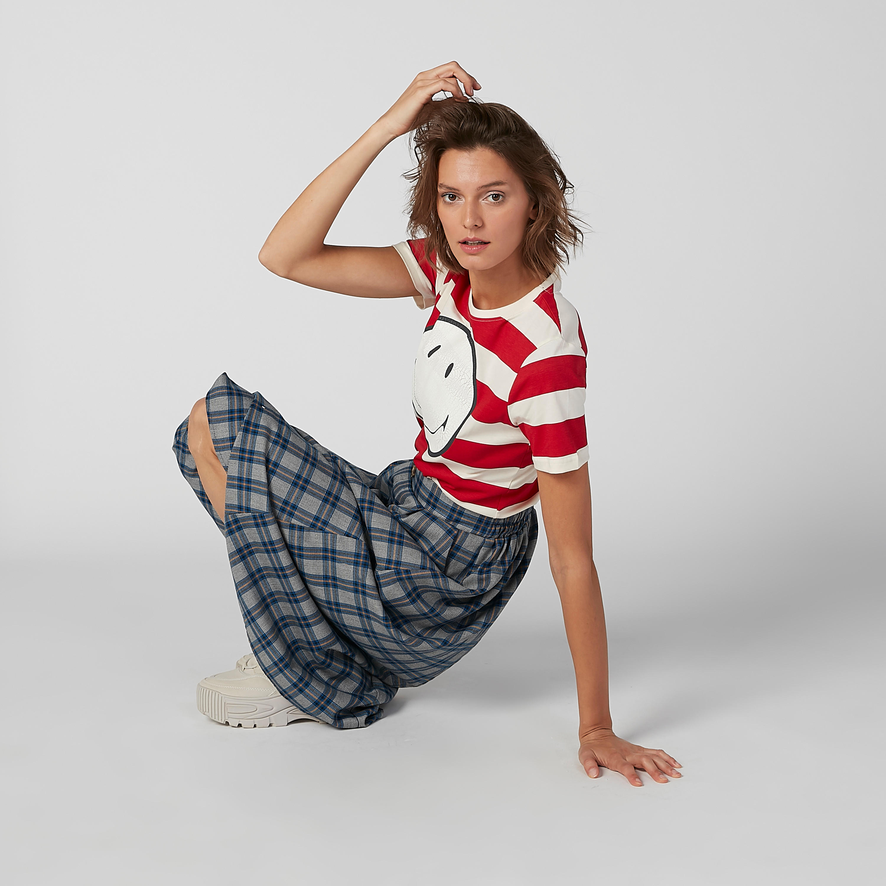 تيشيرت مقلّم بياقة مستديرة وأكمام قصيرة من سمايلي وورلد-women-clothing-shirtsandblouses-shirts-image-1