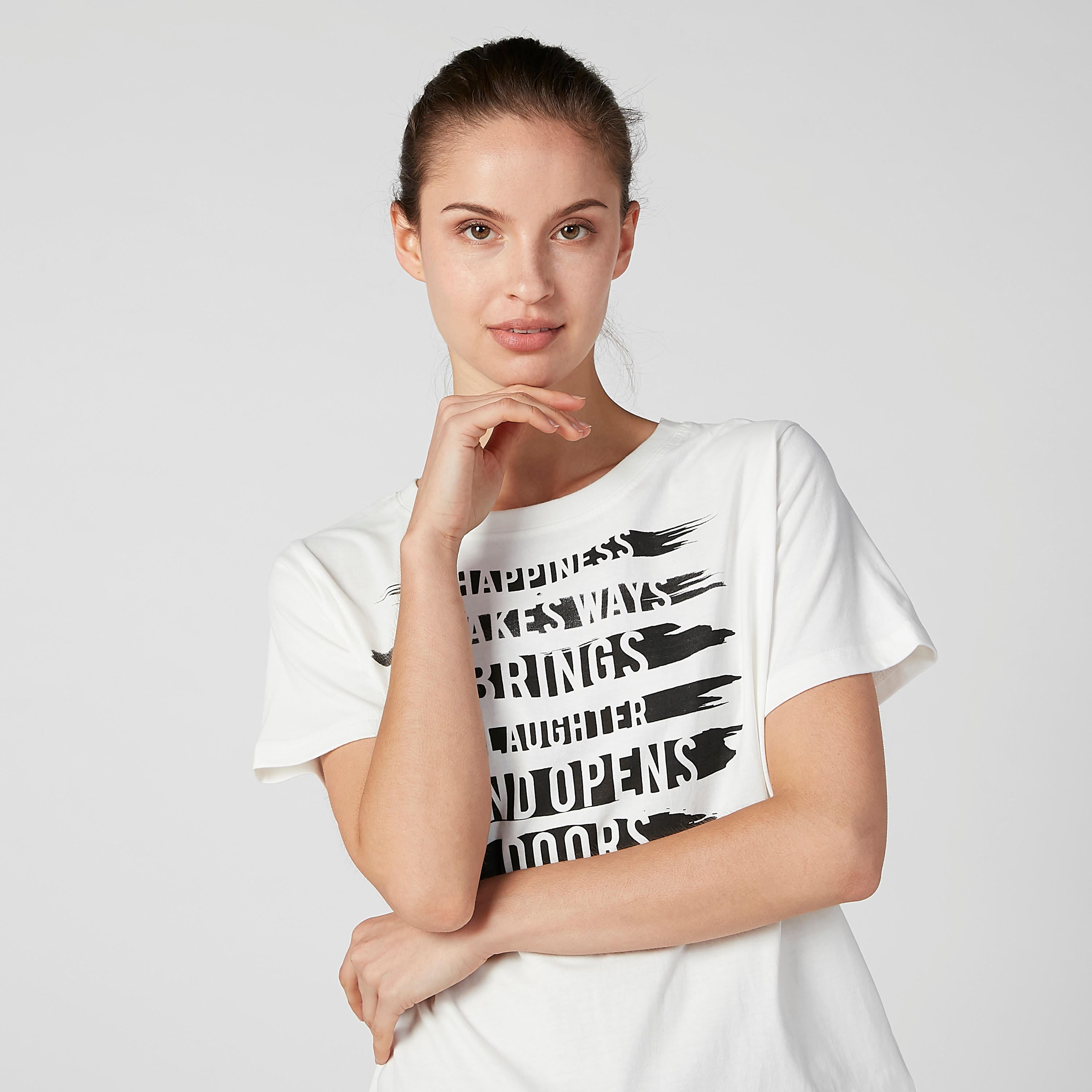 تيشيرت مستدام بياقة مستديرة وطبعات سمايلي وورلد-women-clothing-tshirts-image-2