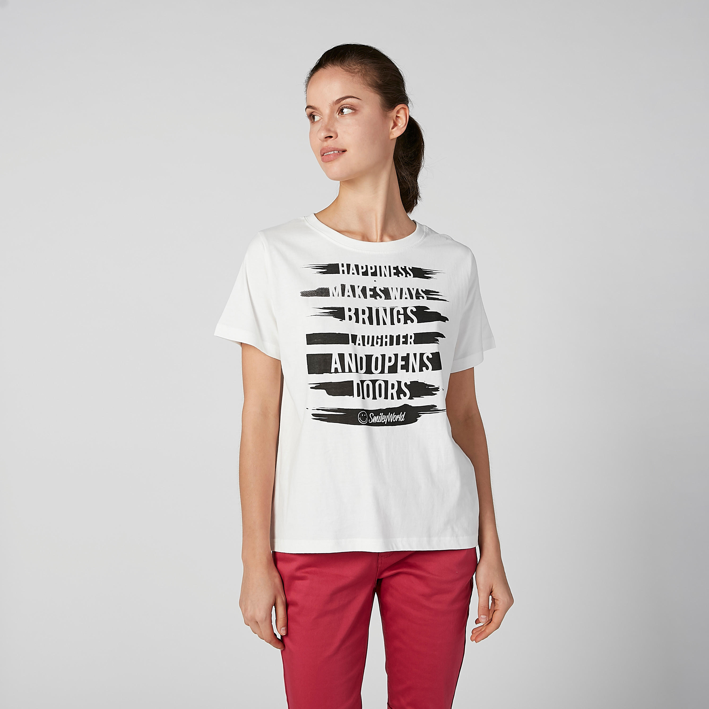 تيشيرت مستدام بياقة مستديرة وطبعات سمايلي وورلد-women-clothing-tshirts-image-3