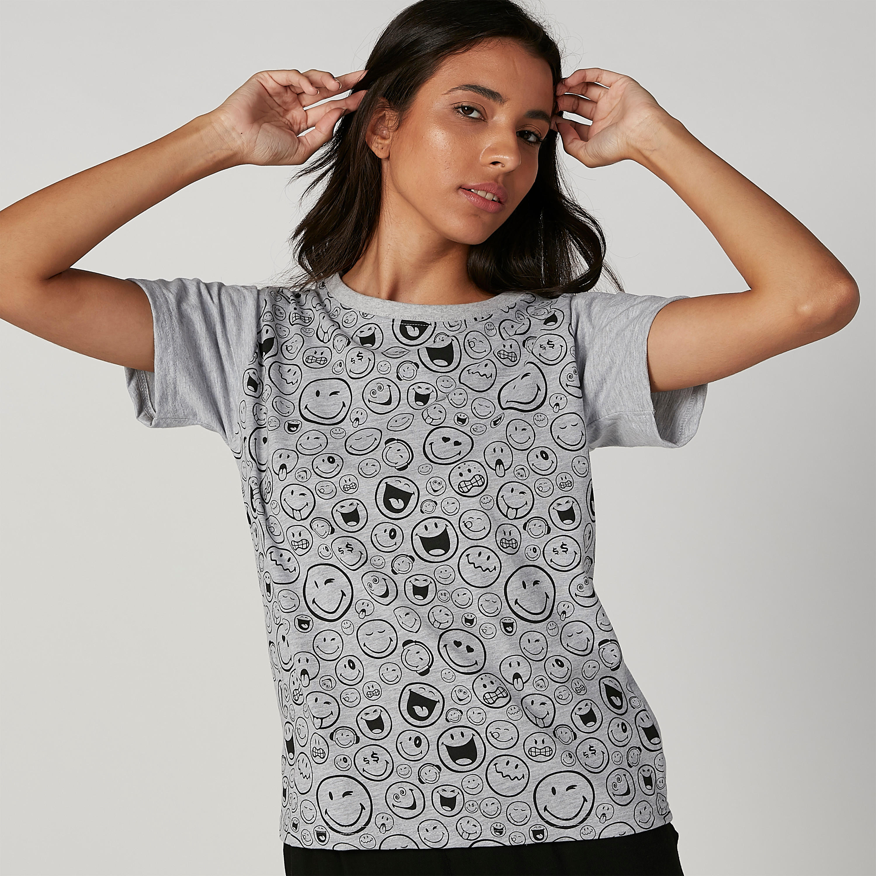 تيشيرت مستدام بياقة مستديرة وطبعات سمايلي وورلد -women-clothing-tshirts-image-1