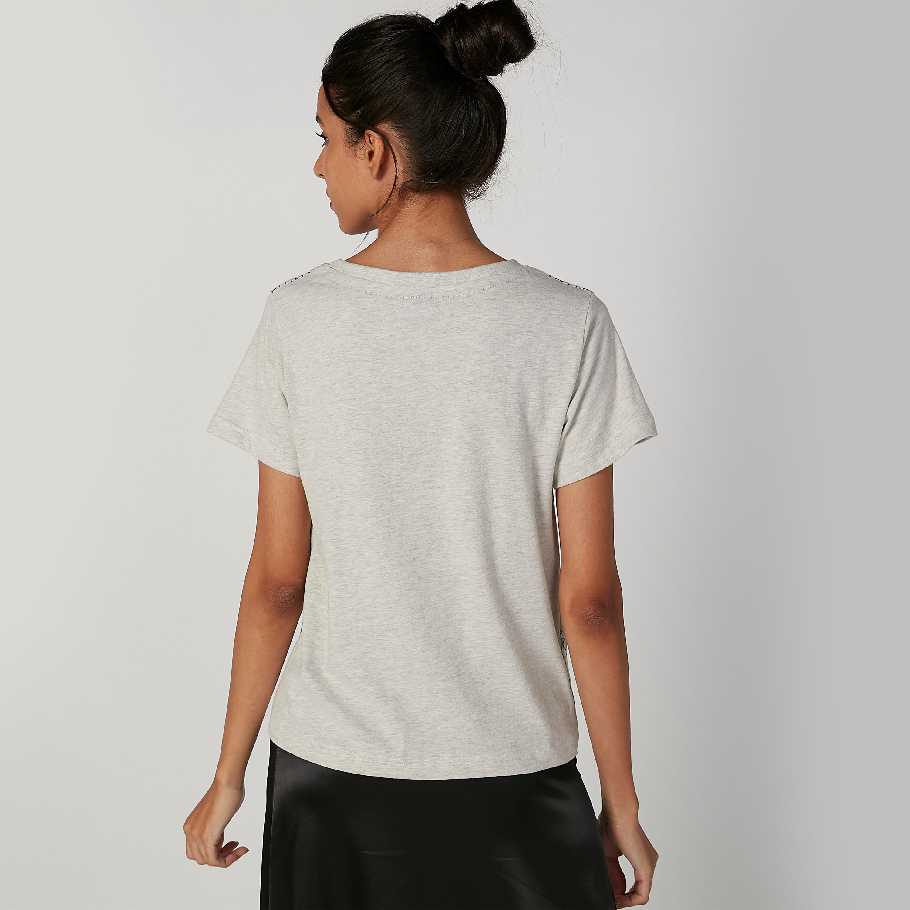 تيشيرت مستدام بياقة مستديرة وطبعات سمايلي وورلد -women-clothing-tshirts-image-2