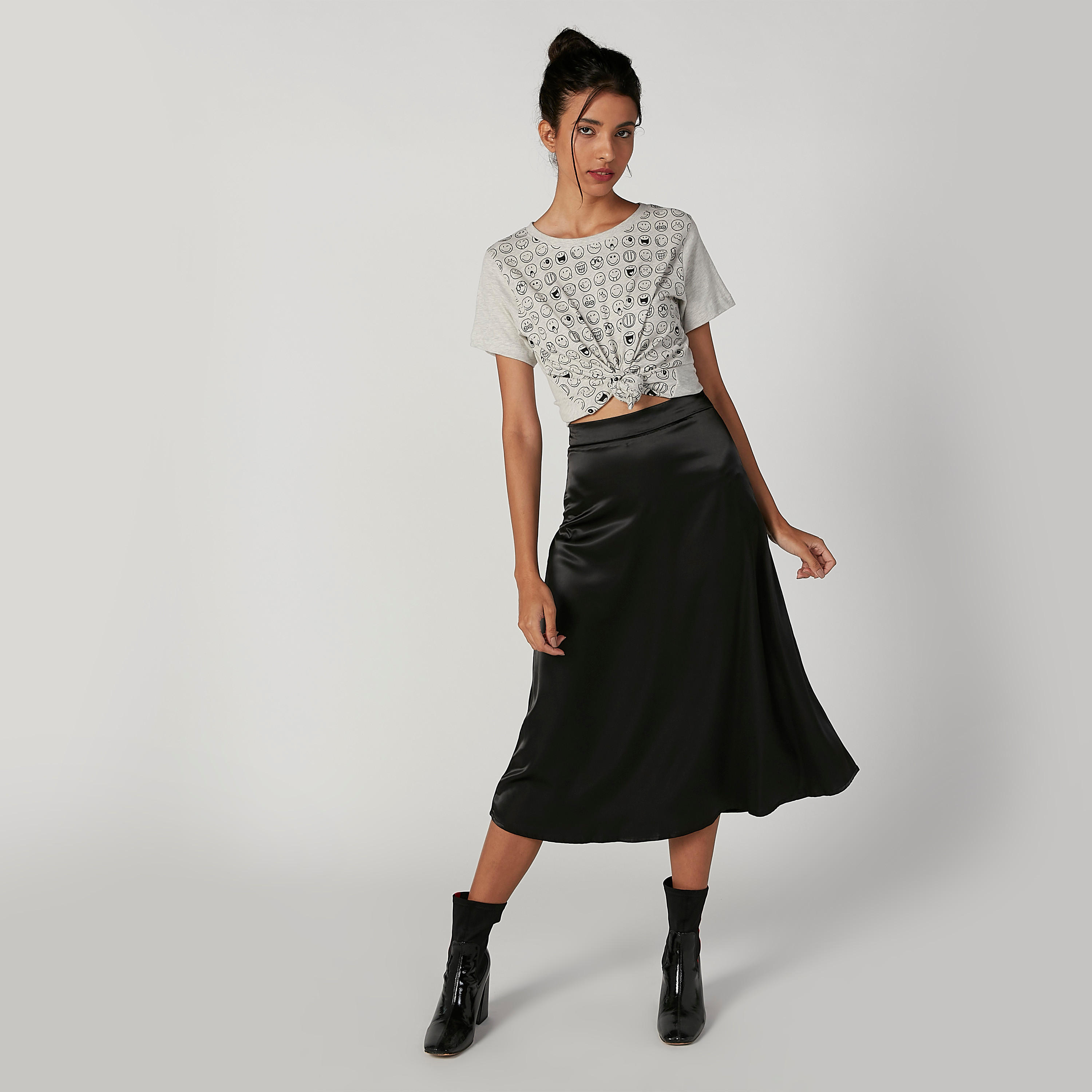 تيشيرت مستدام بياقة مستديرة وطبعات سمايلي وورلد -women-clothing-tshirts-image-3
