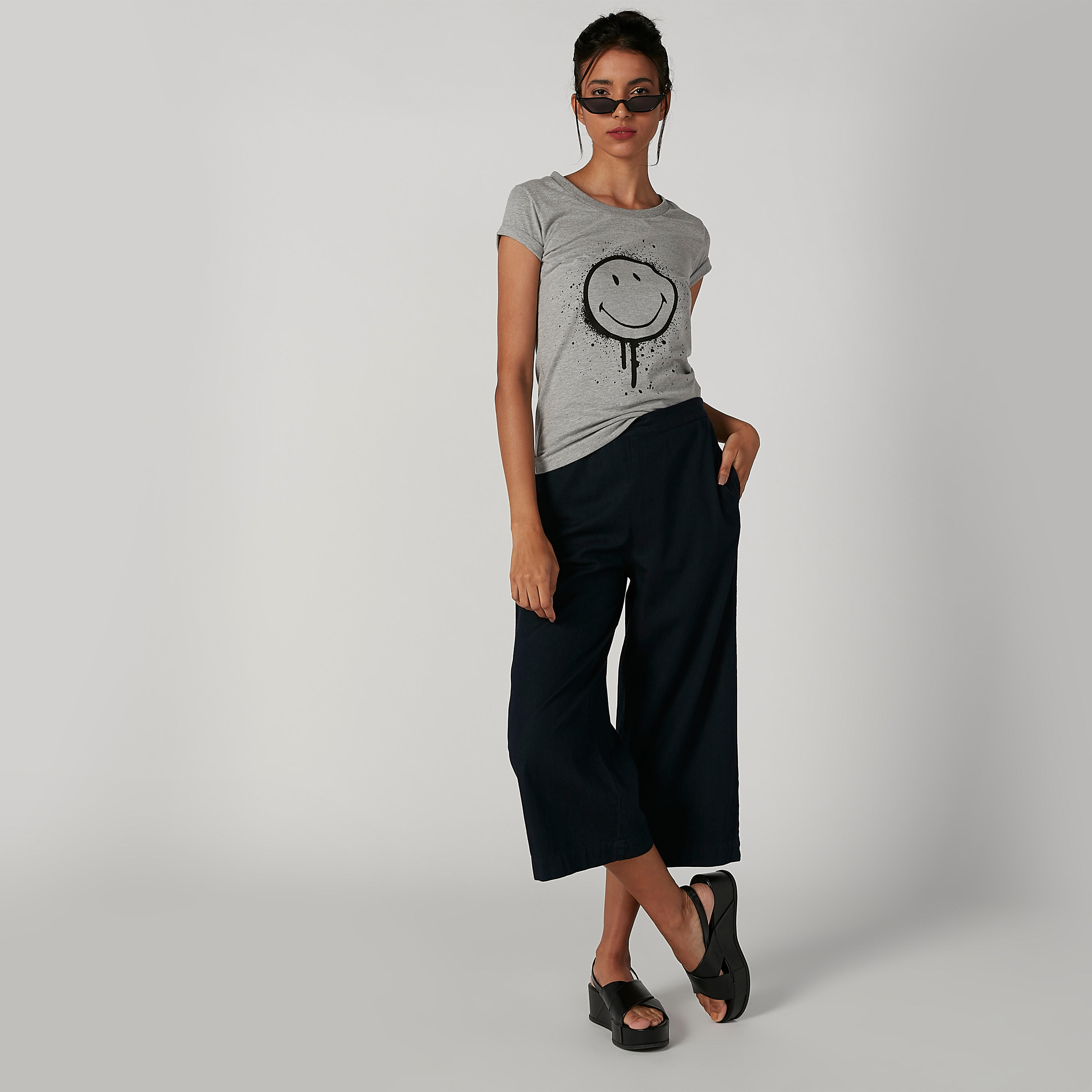 تيشيرت مستدام بأكمام كاب وطبعات سمايلي وورلد -women-clothing-tshirts-image-3