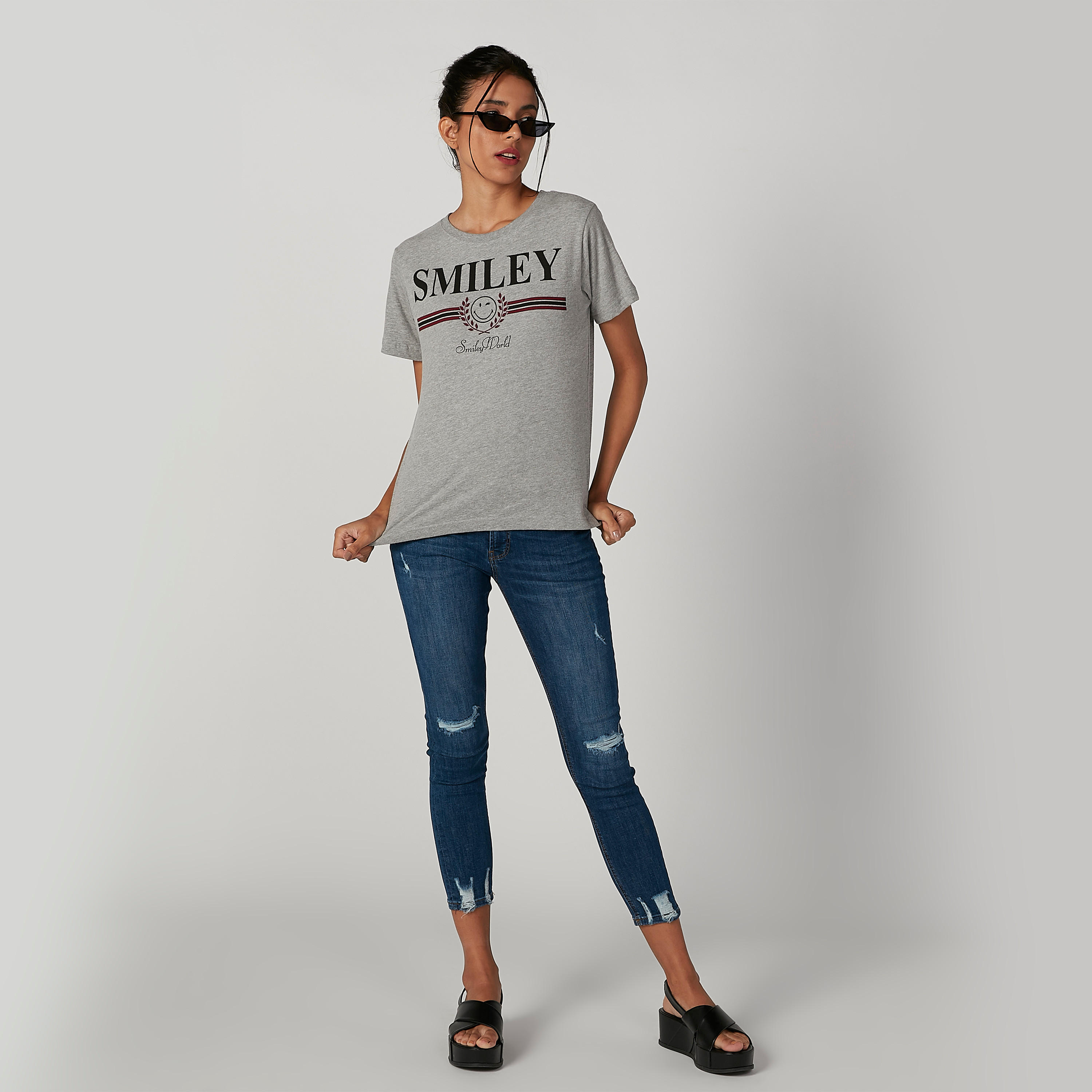 تيشيرت مستدام بأكمام قصيرة وطبعات سمايلي وورلد -women-clothing-tshirts-image-3