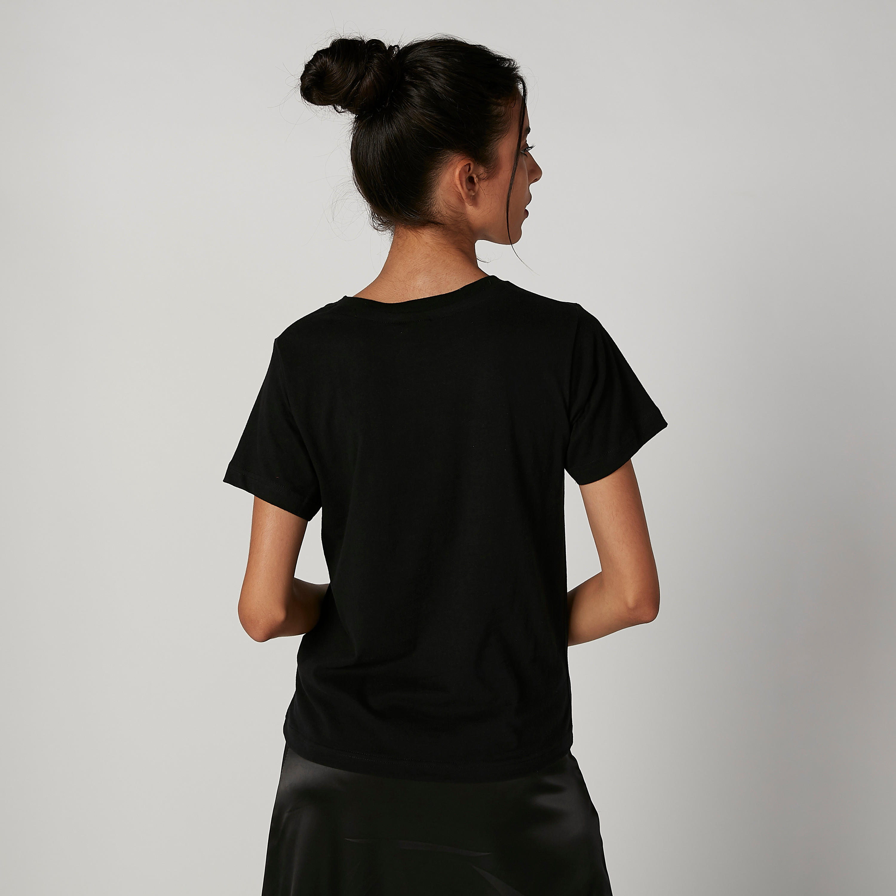 تيشيرت مستدام بياقة مستديرة وطبعات سمايلي وورلد-women-clothing-tshirts-image-2