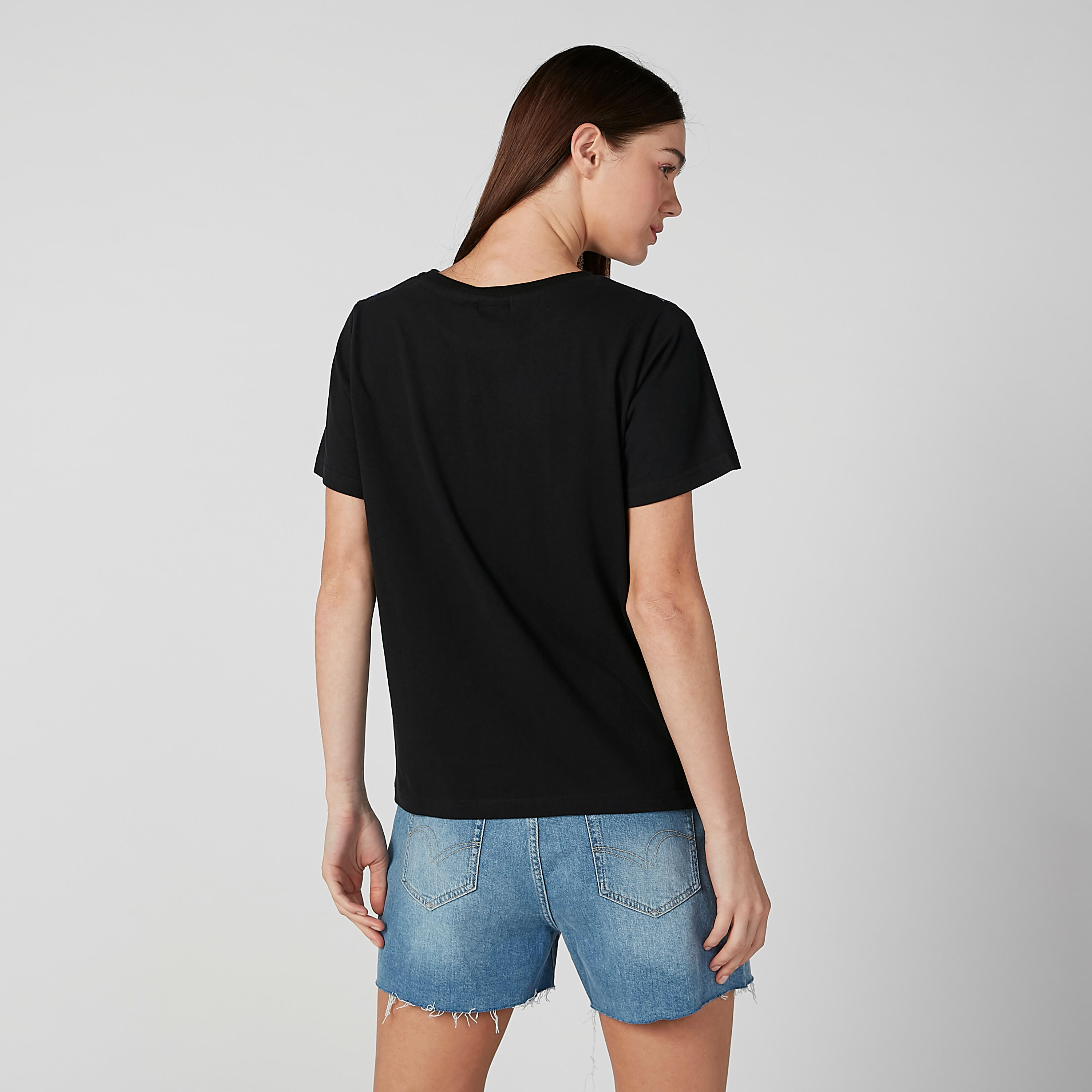 تيشيرت مستدام بياقة ضيّقة وطبعات سمايلي وورلد -women-clothing-tshirts-image-3