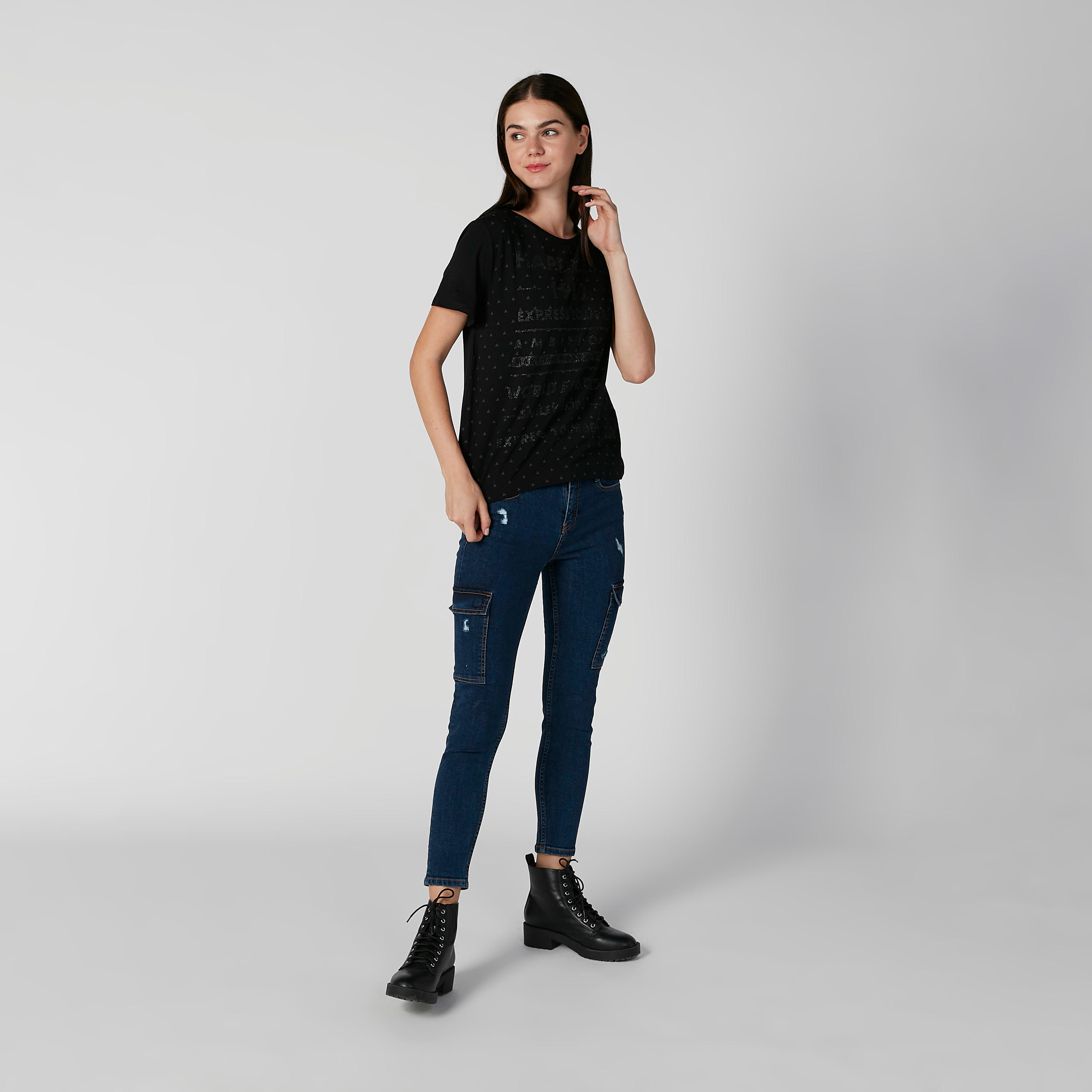تيشيرت بياقة مستديرة وأكمام قصيرة وطبعات سمايلي وورلد-women-clothing-tshirts-image-2