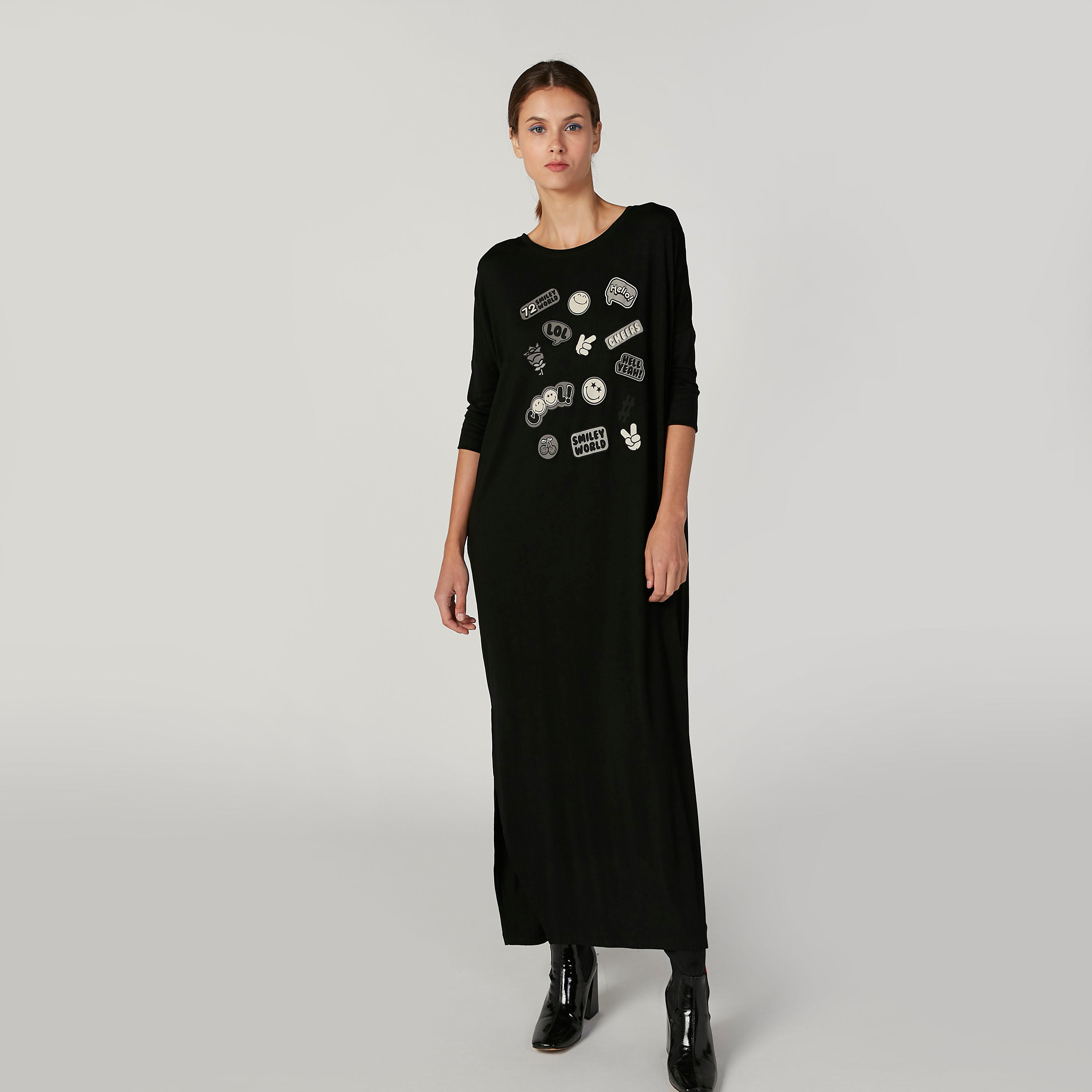 فستان طويل بأكمام طويلة وطبعات سمايلي وورلد-women-clothing-dresses-image-1