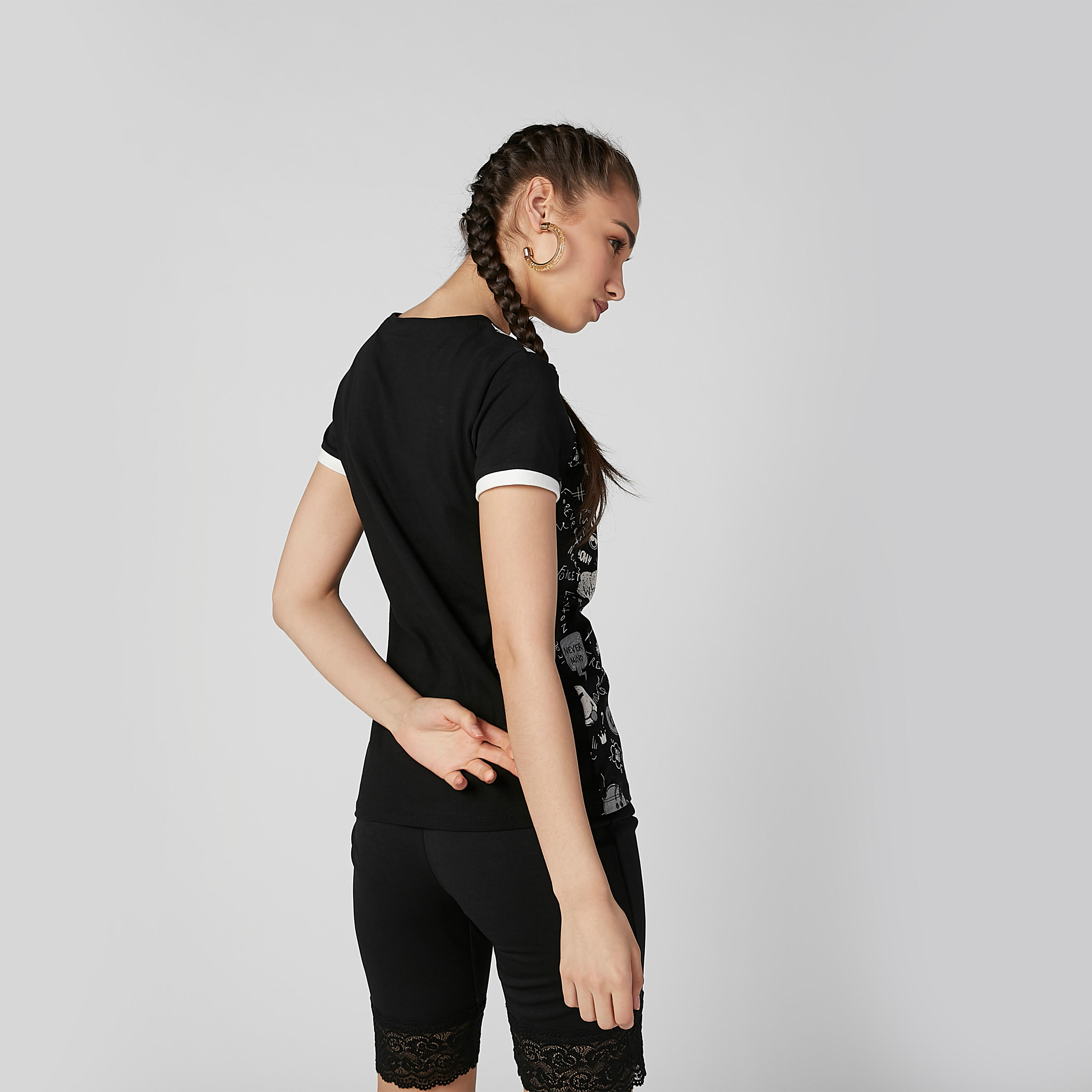 تيشيرت بأكمام قصيرة وياقة مستديرة وطبعات سمايلي وورلد-women-clothing-tshirts-image-5