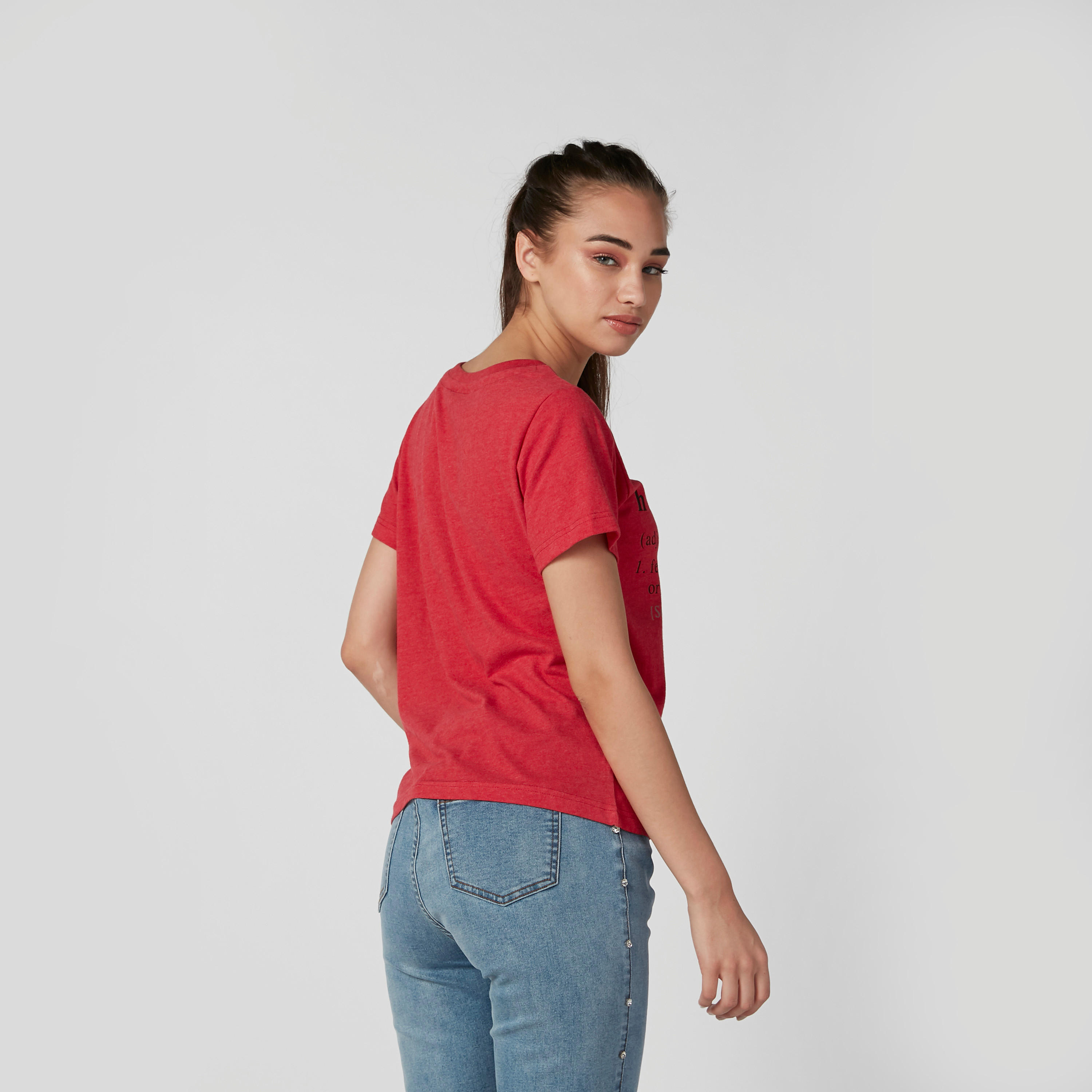 تيشيرت مستدام بياقة ضيّقة وأكمام قصيرة وطبعات-women-clothing-tshirts-image-3