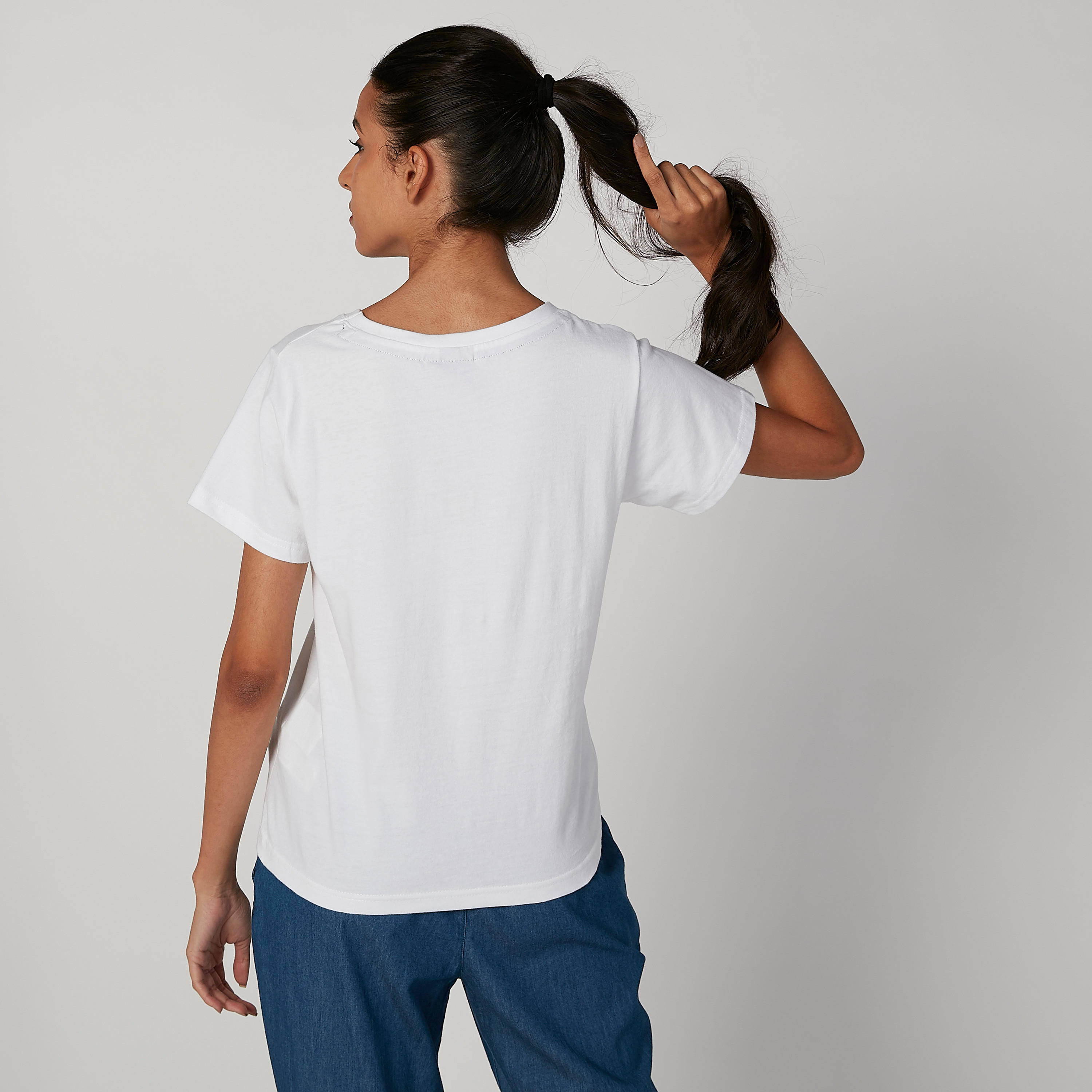 تيشيرت مستدام بياقة مستديرة وطبعات سمايلي وورلد-women-clothing-tshirts-image-3