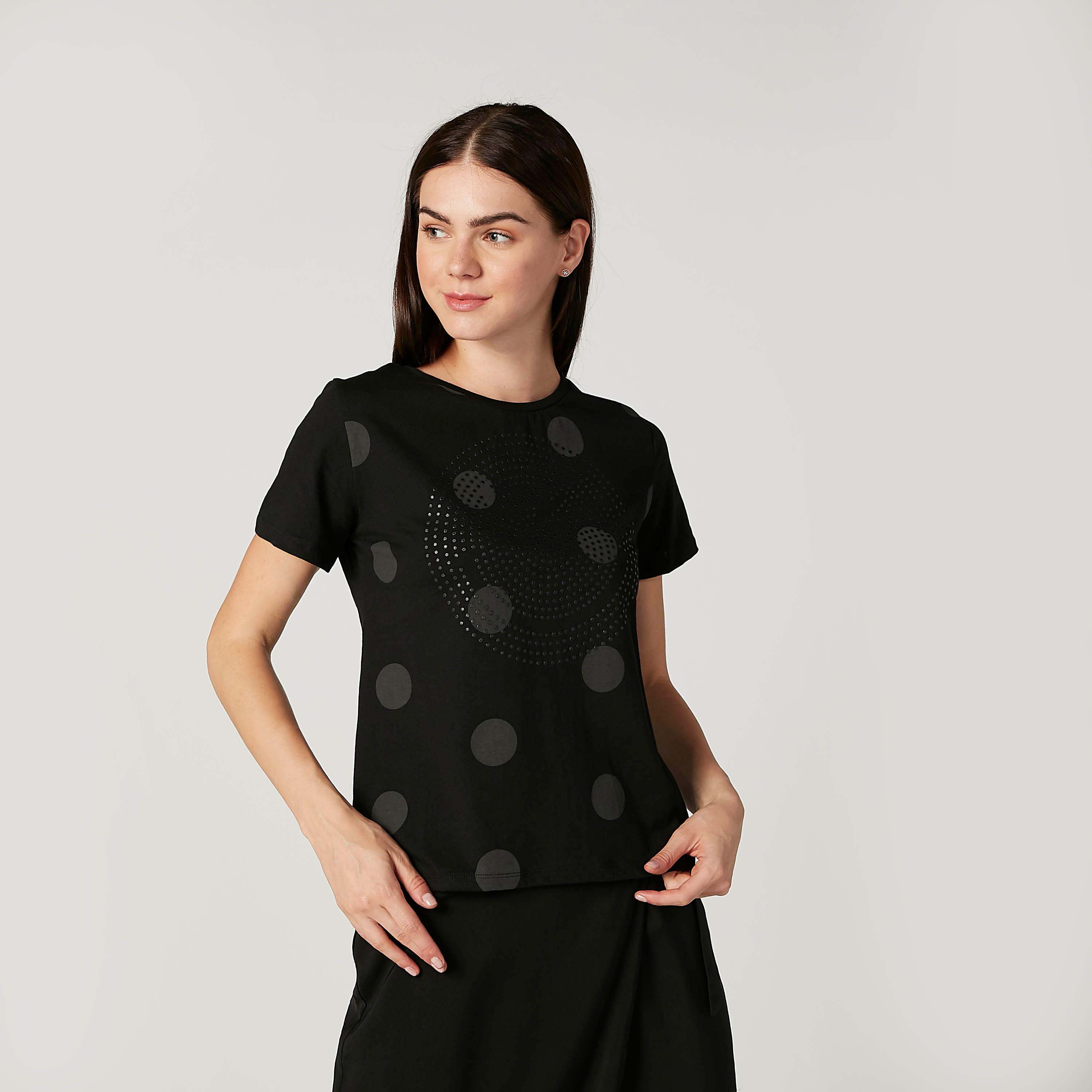 تيشيرت مستدام بياقة ضيّقة وطبعات سمايلي وورلد -women-clothing-tshirts-image-1