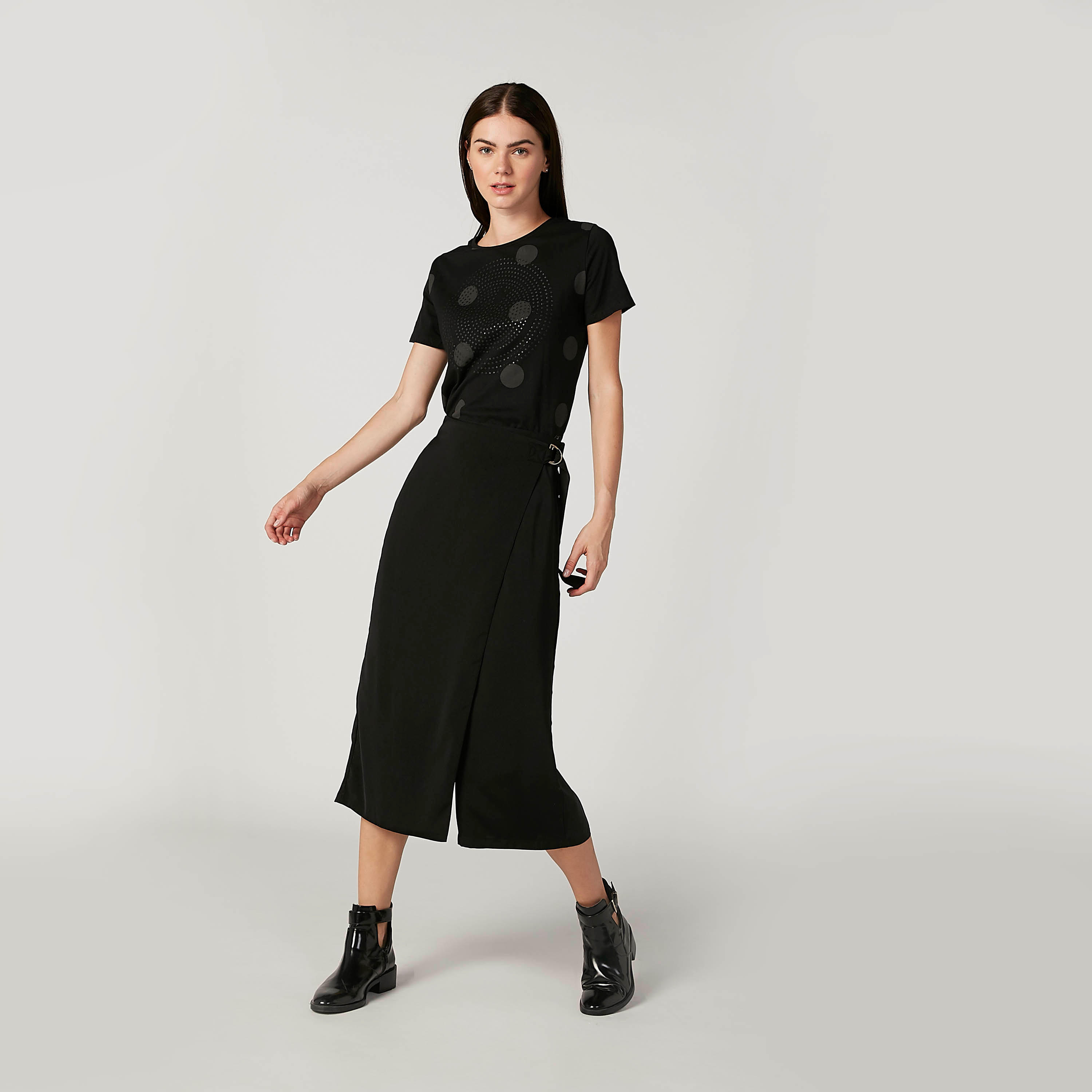 تيشيرت مستدام بياقة ضيّقة وطبعات سمايلي وورلد -women-clothing-tshirts-image-2