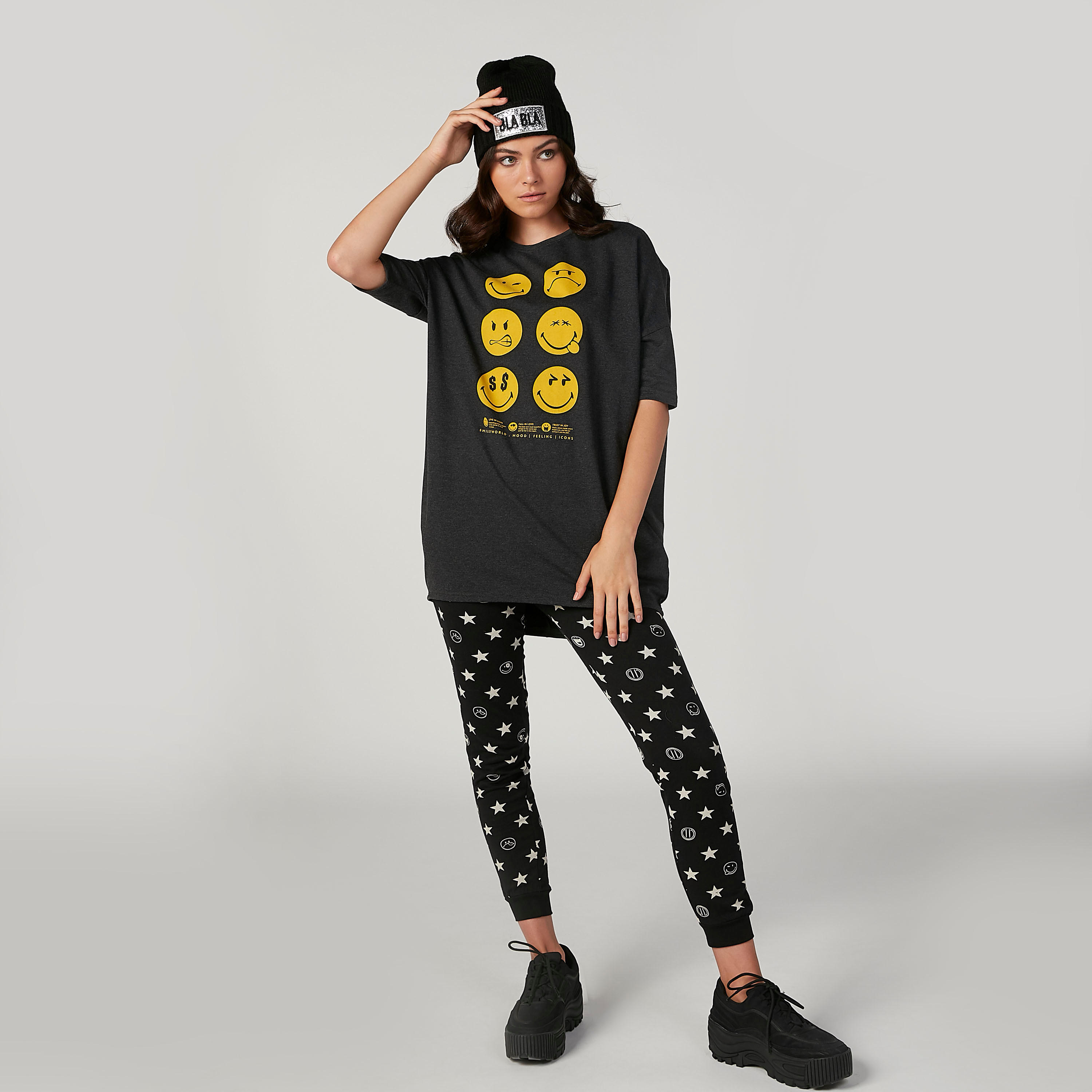 بنطلون رياضي مستدام سليم بخصر متوسط الارتفاع وطبعات سمايلي وورلد -women-clothing-bottoms-joggers-image-2