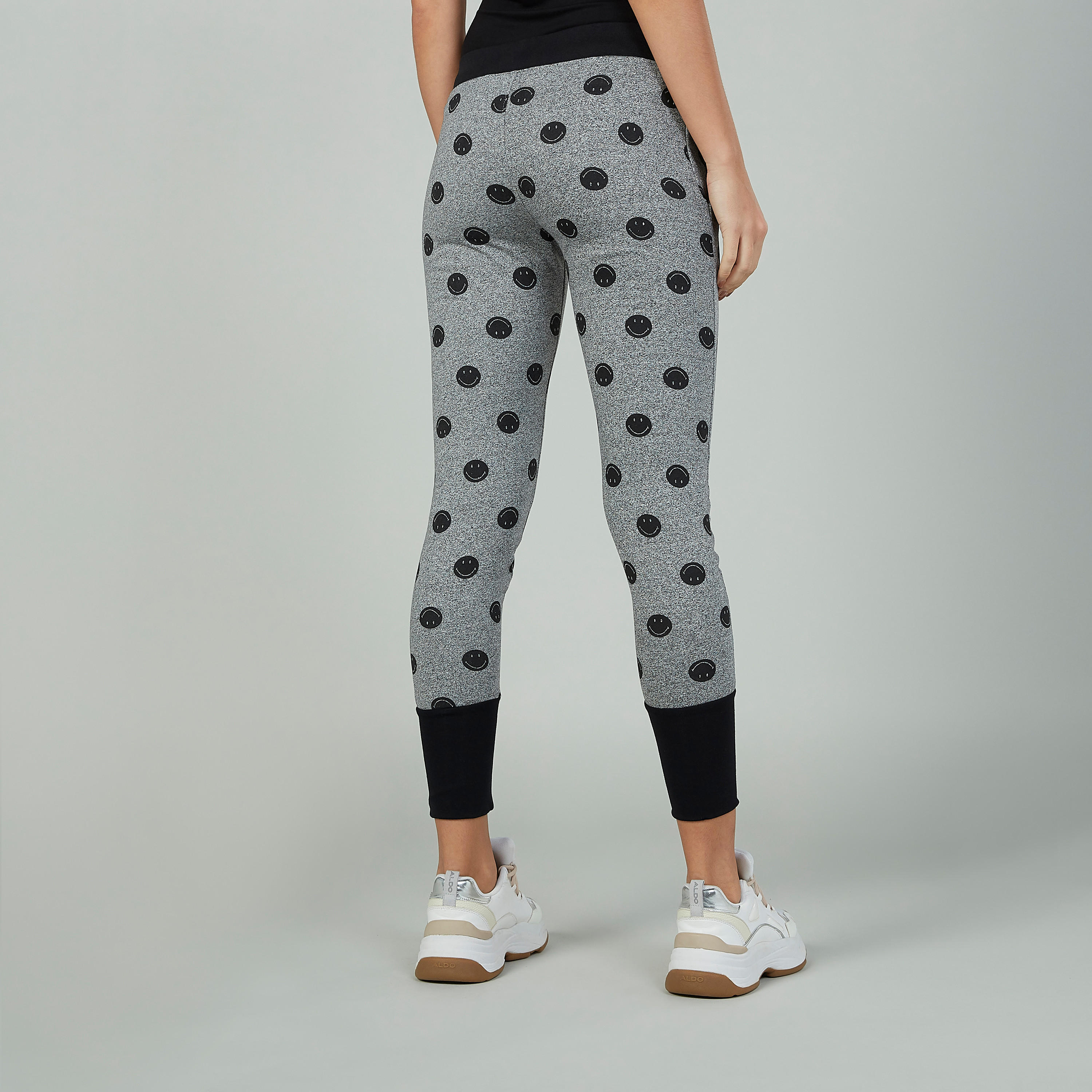 بنطلون رياضي مستدام سليم بخصر متوسط الارتفاع وطبعات سمايلي وورلد-women-clothing-bottoms-joggers-image-5