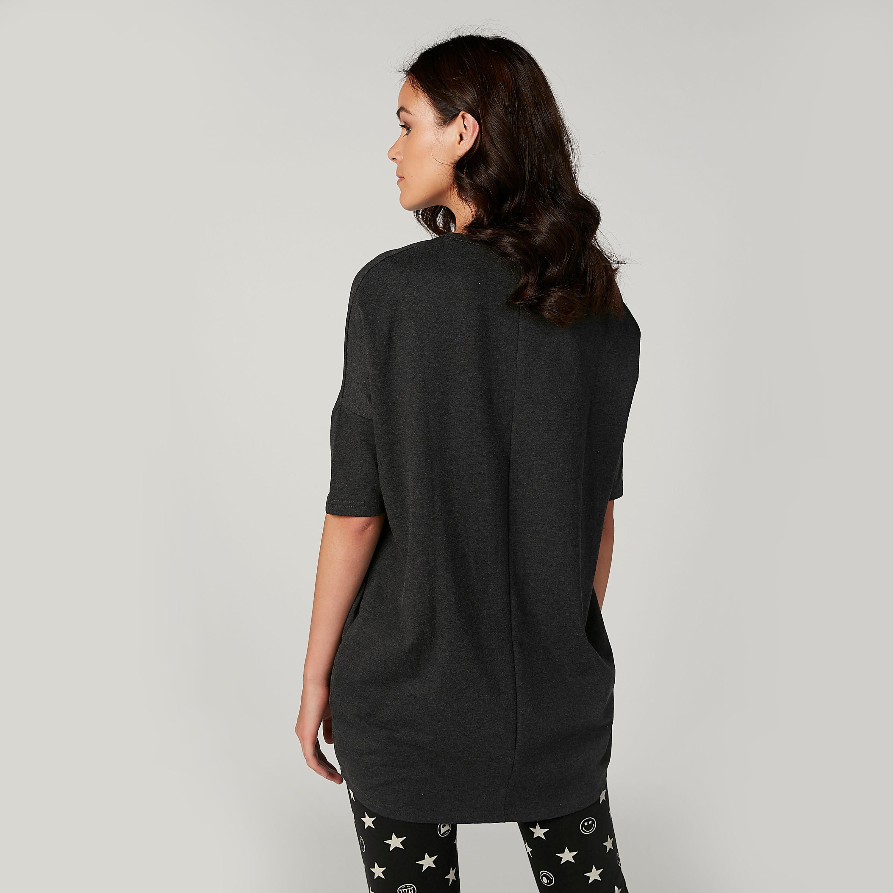 بلوزة مستدام فضفاضة سليم بياقة مستديرة وطبعات سمايلي وورلد-women-clothing-tshirts-image-4