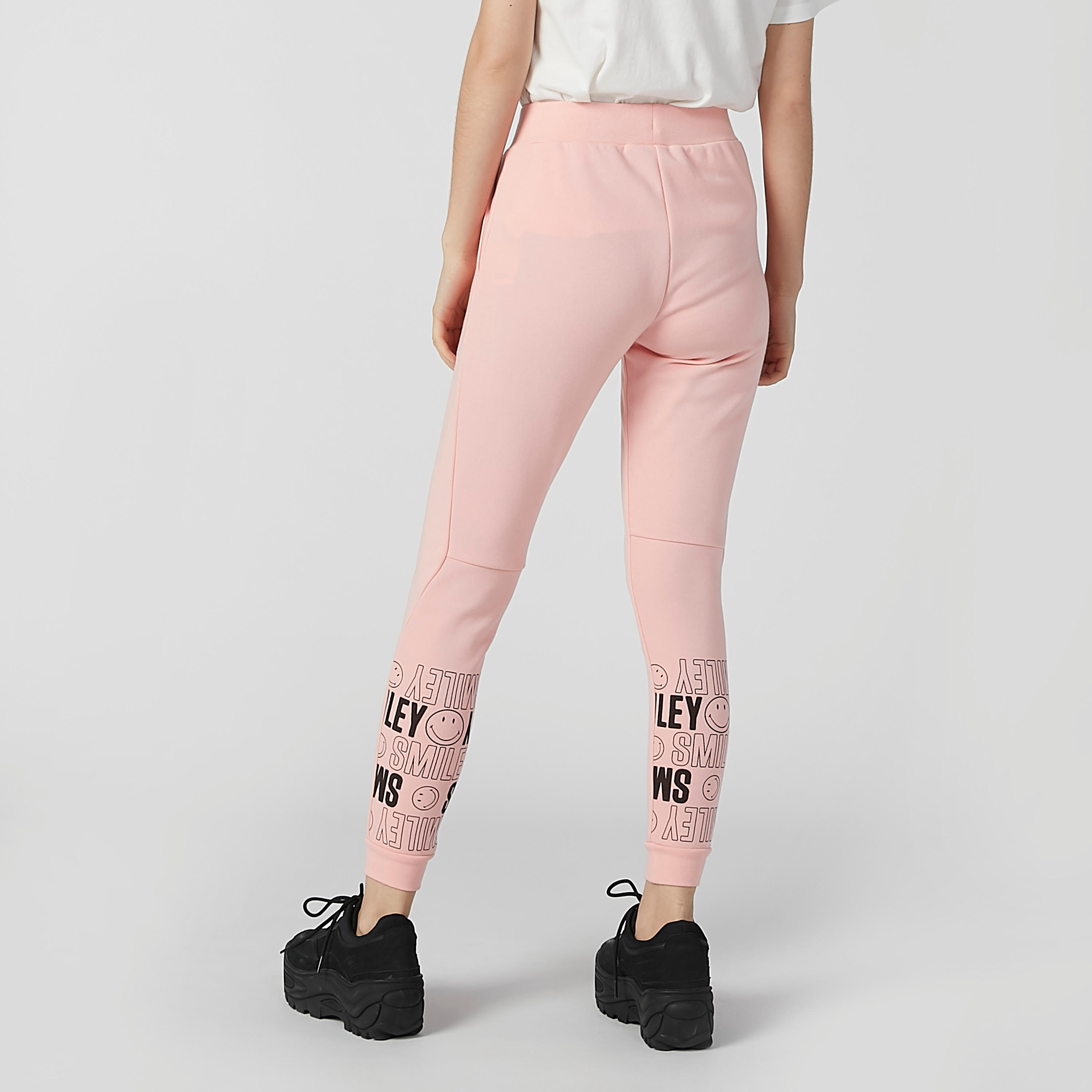 بنطال رياضي بقصّة سليم وجيوب وطبعات سمايلي وورلد-women-clothing-bottoms-joggers-image-3