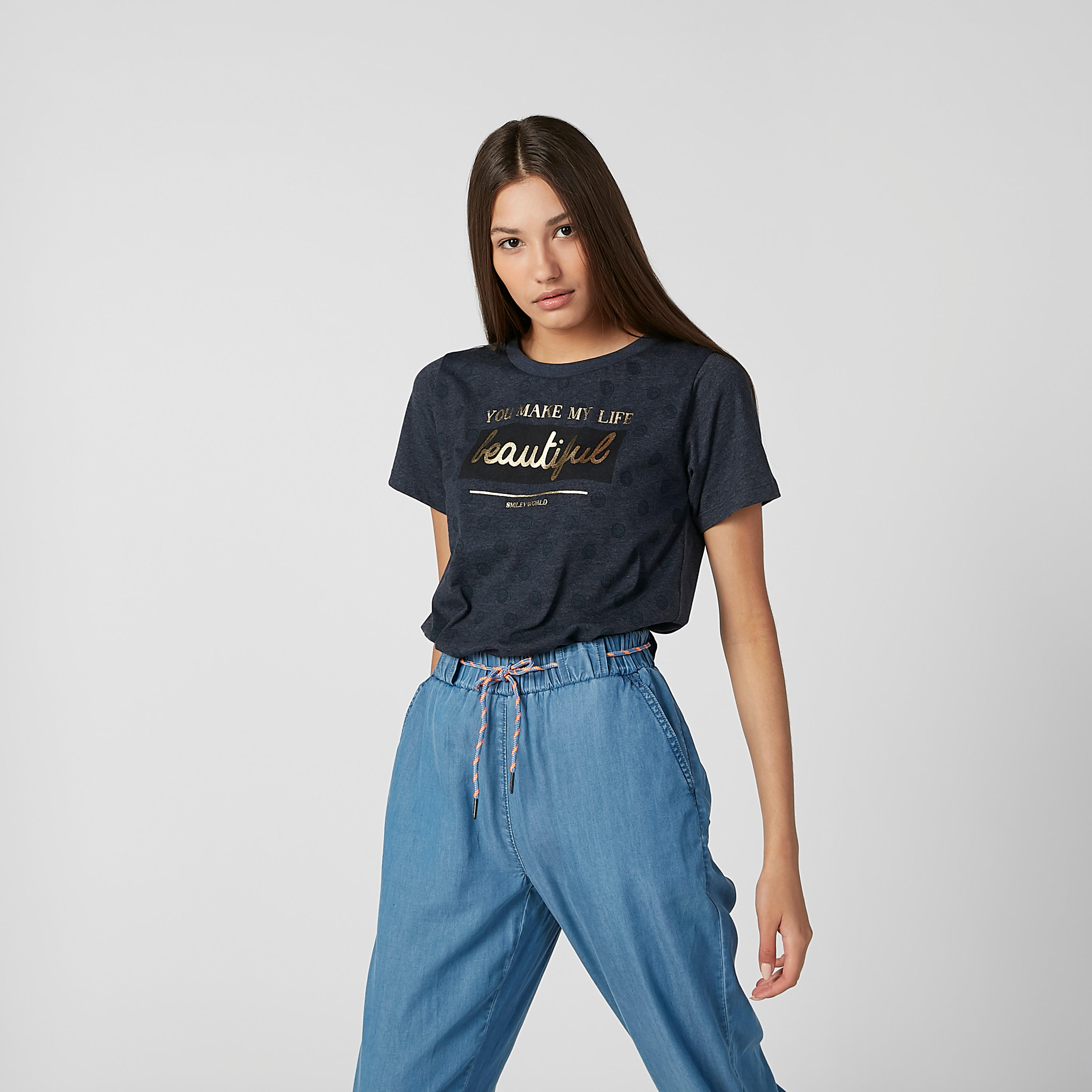 تيشيرت مستدام بياقة مستديرة وطبعات سمايلي وورلد -women-clothing-tshirts-image-1