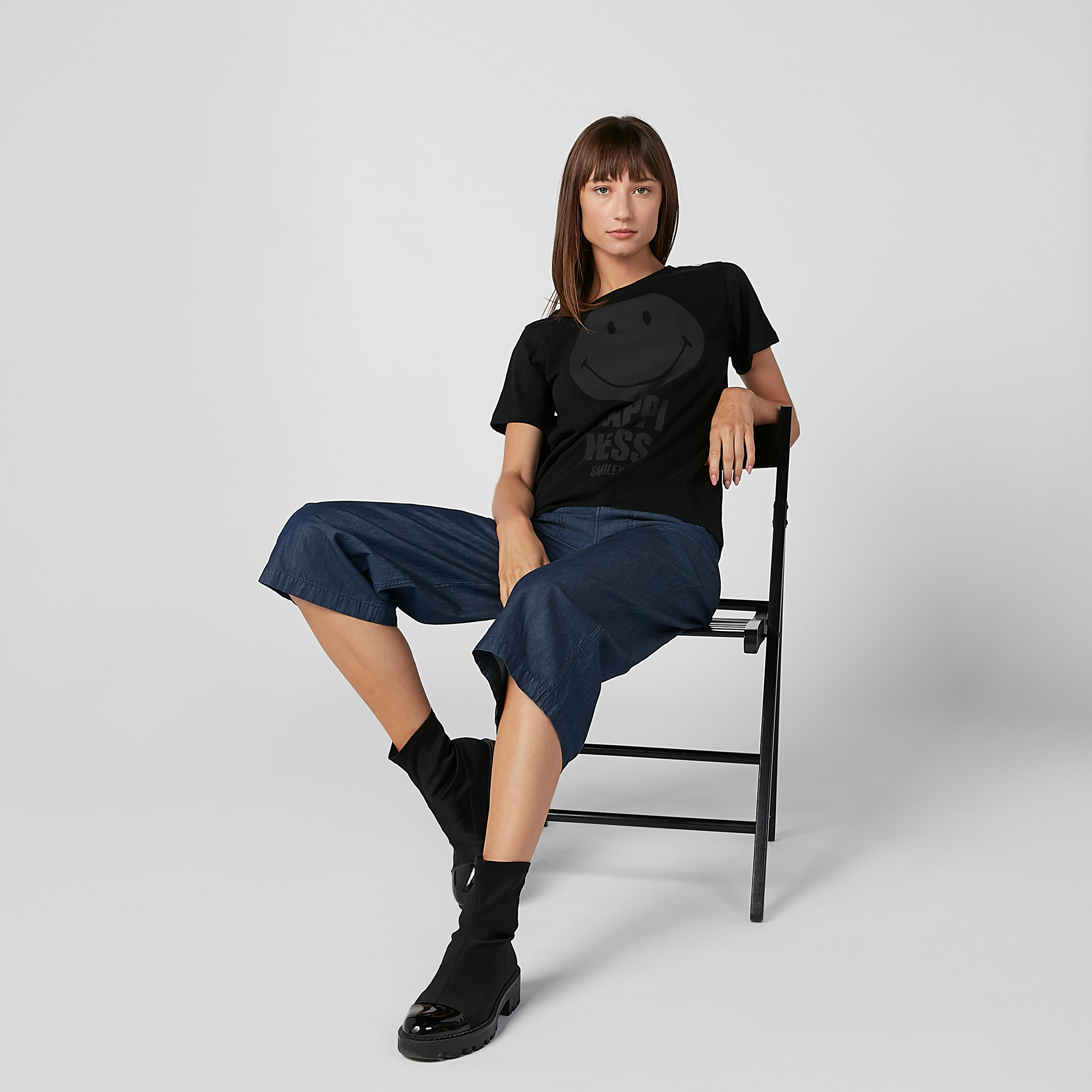 تيشيرت  مستدام بأكمام قصيرة وطبعات سمايلي وورلد-women-clothing-tshirts-image-1
