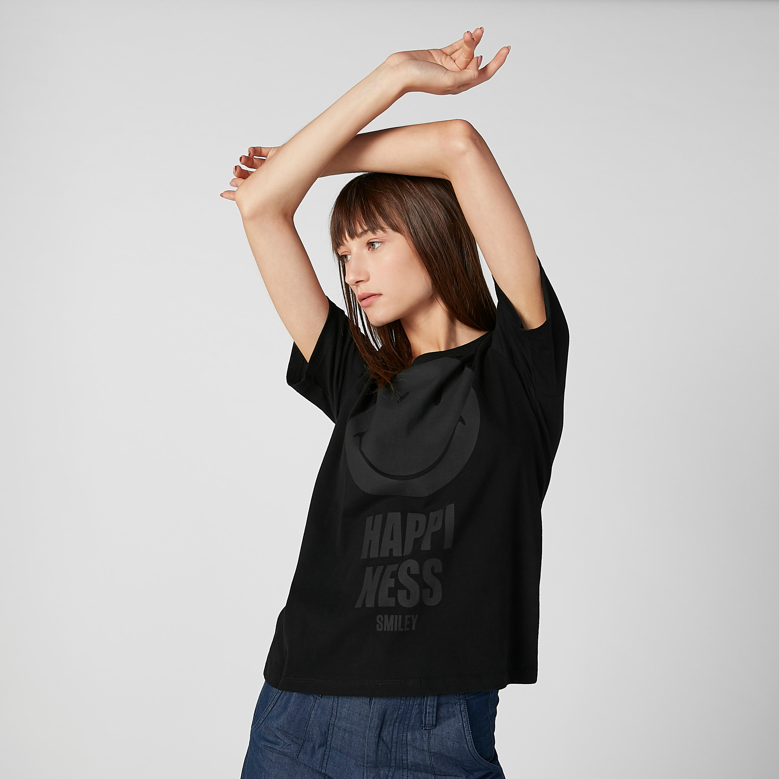 تيشيرت  مستدام بأكمام قصيرة وطبعات سمايلي وورلد-women-clothing-tshirts-image-4