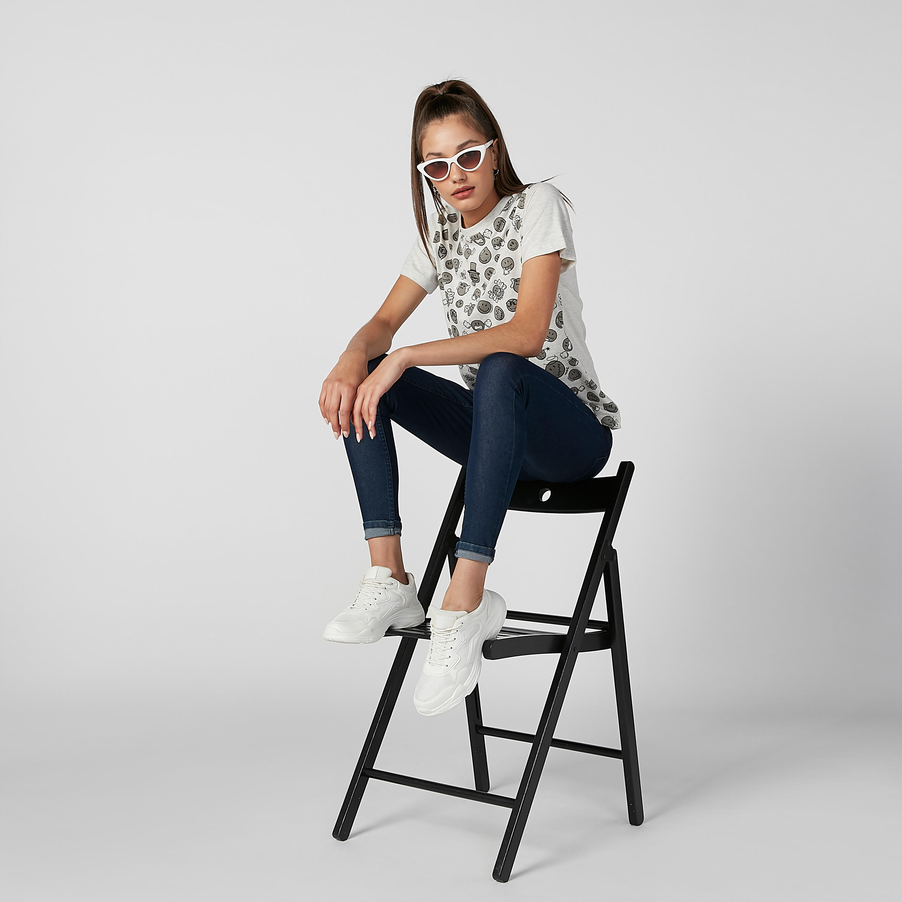 تيشيرت مستدام بياقة مستديرة وطبعات سمايلي وورلد -women-clothing-tshirts-image-1