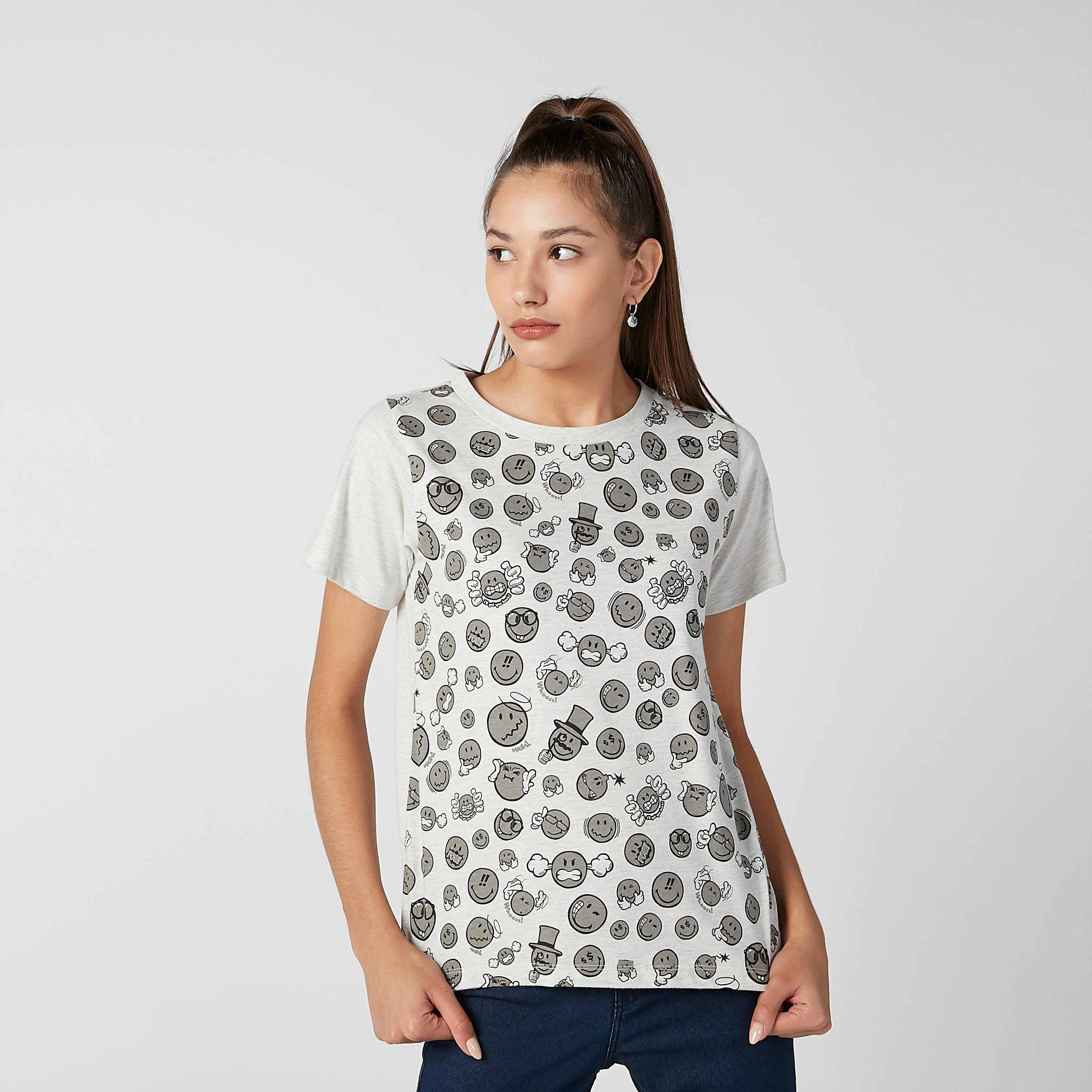 تيشيرت مستدام بياقة مستديرة وطبعات سمايلي وورلد -women-clothing-tshirts-image-2