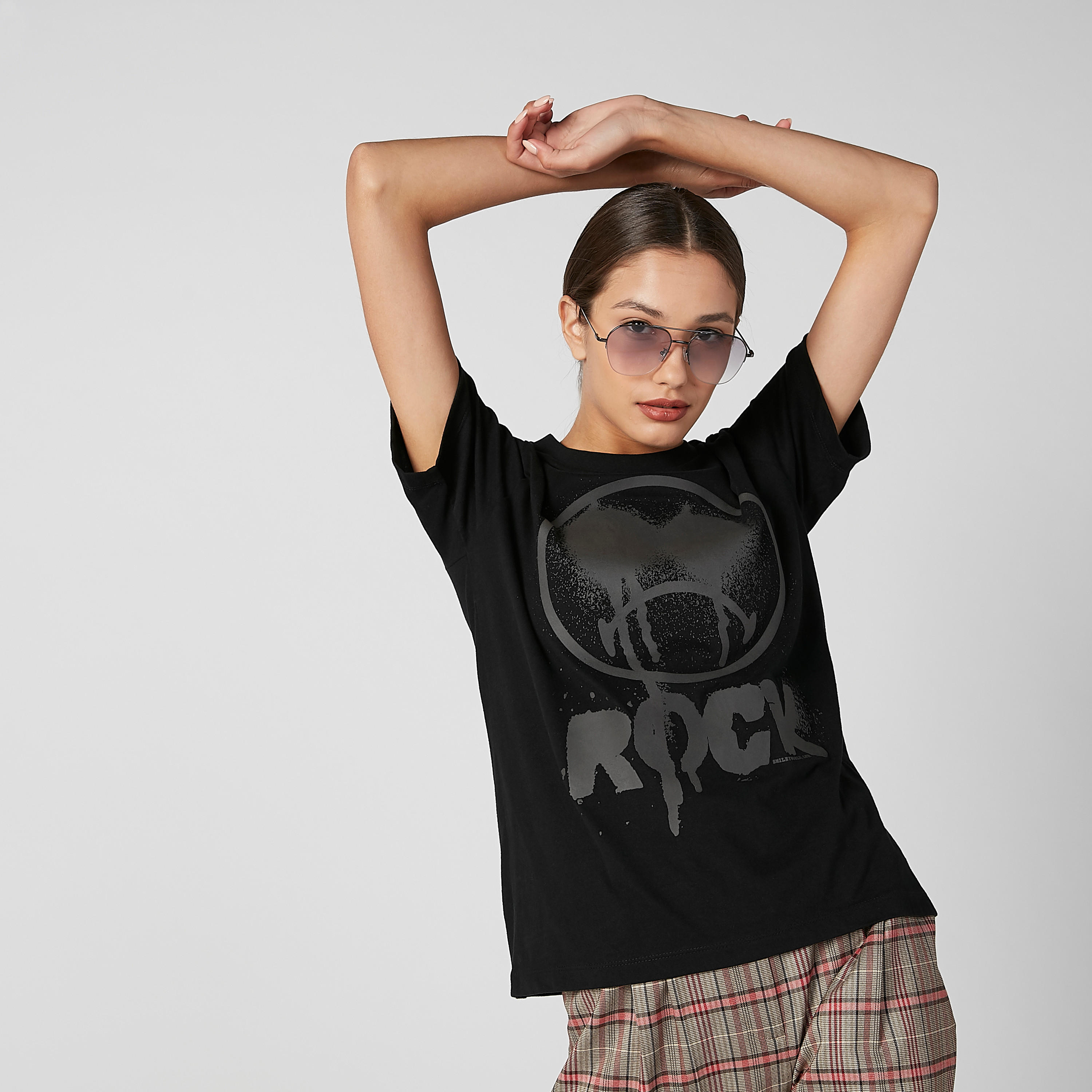 تيشيرت مستدام بياقة مستديرة وطبعات سمايلي وورلد -women-clothing-tshirts-image-1