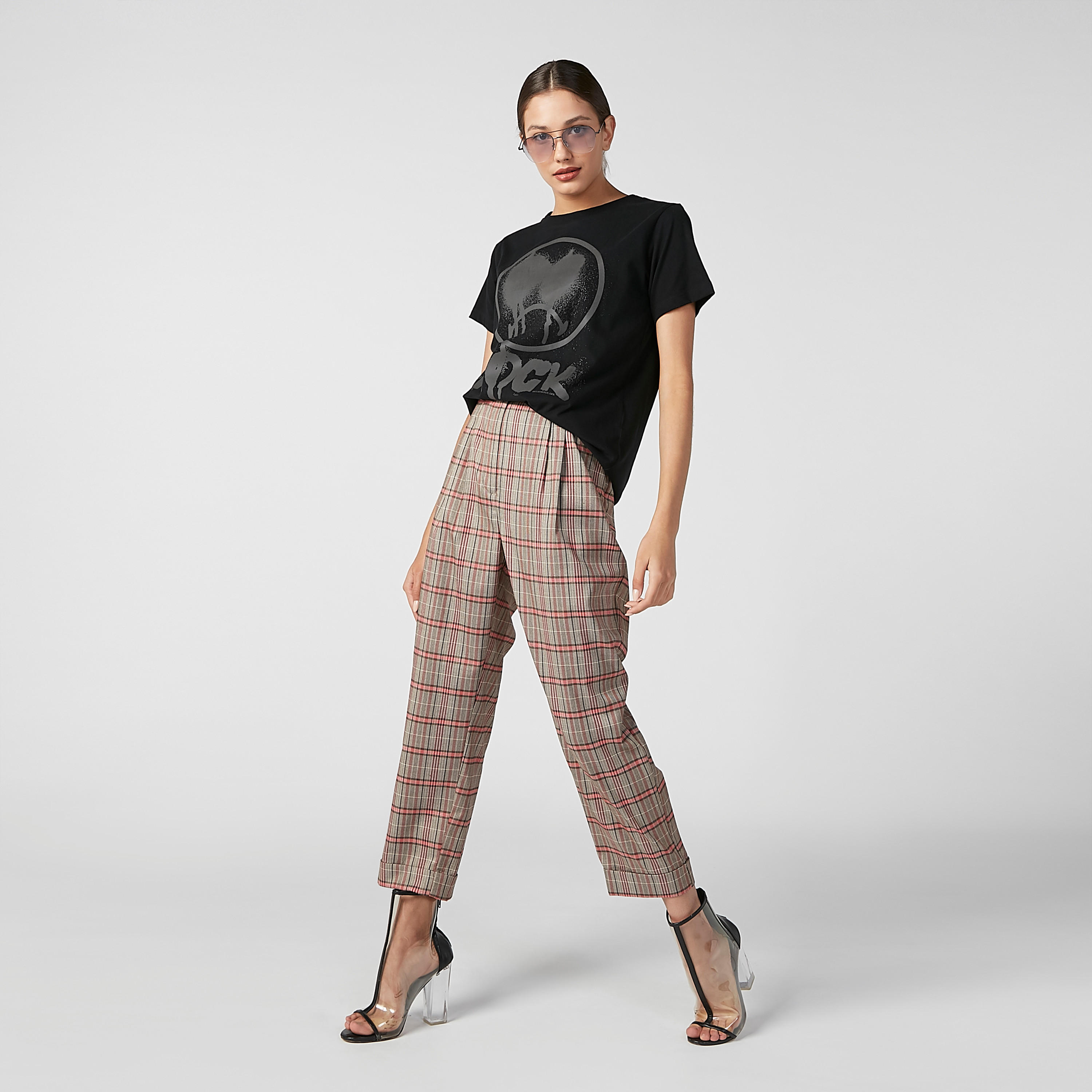 تيشيرت مستدام بياقة مستديرة وطبعات سمايلي وورلد -women-clothing-tshirts-image-3