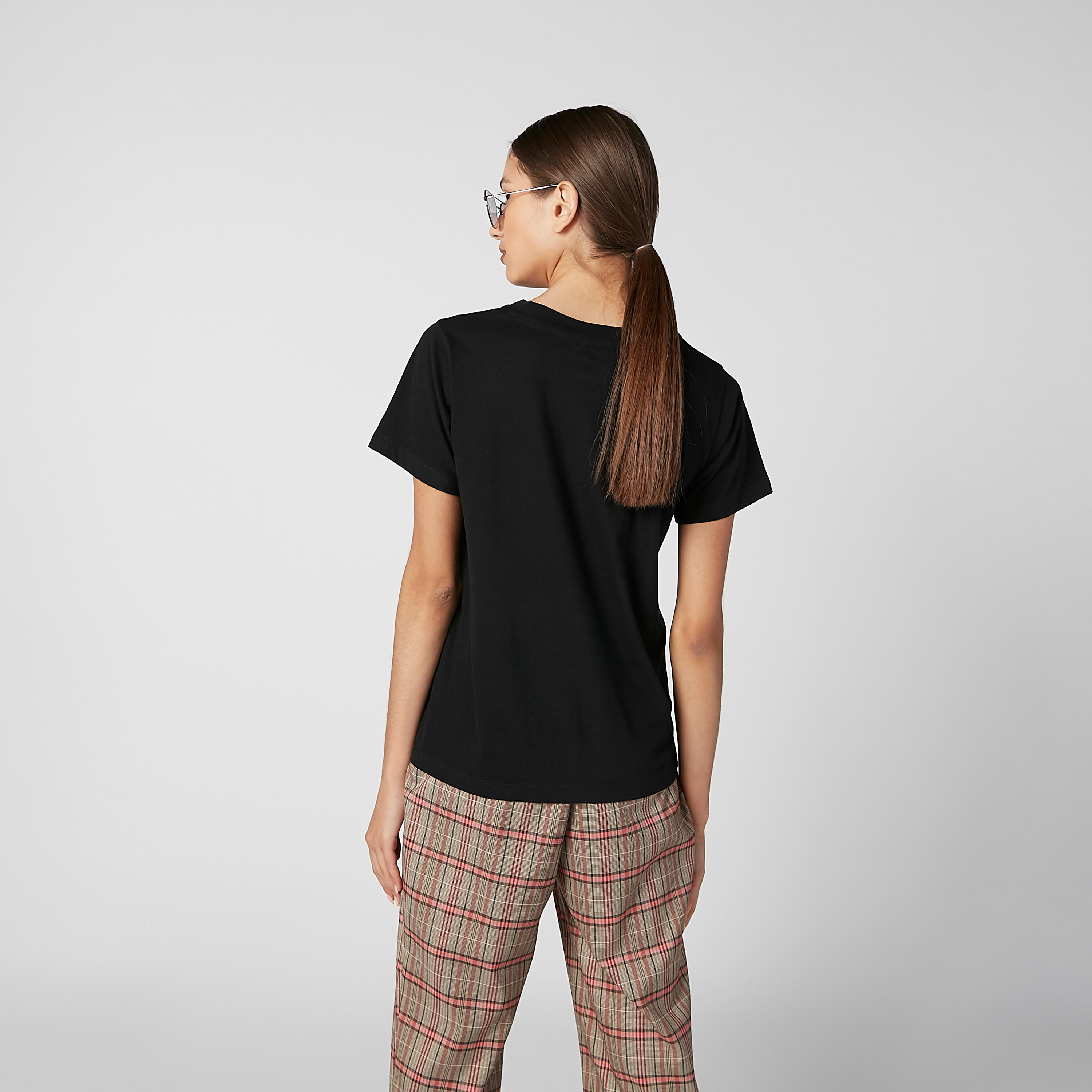 تيشيرت مستدام بياقة مستديرة وطبعات سمايلي وورلد -women-clothing-tshirts-image-4
