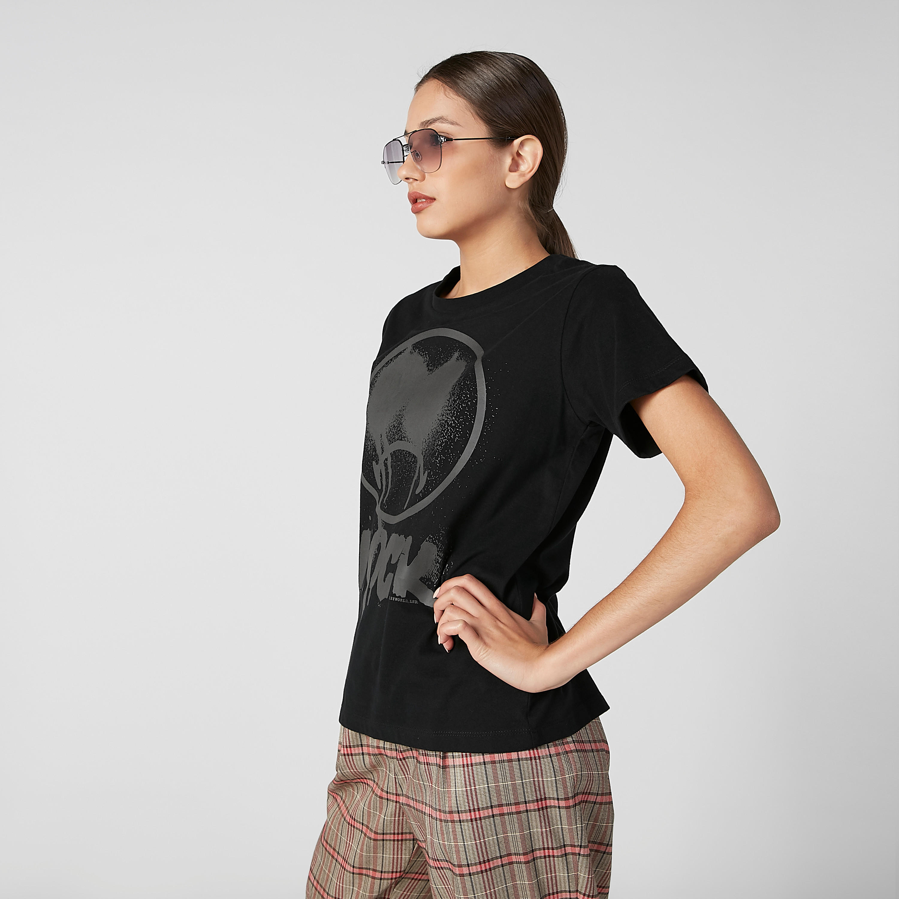 تيشيرت مستدام بياقة مستديرة وطبعات سمايلي وورلد -women-clothing-tshirts-image-5