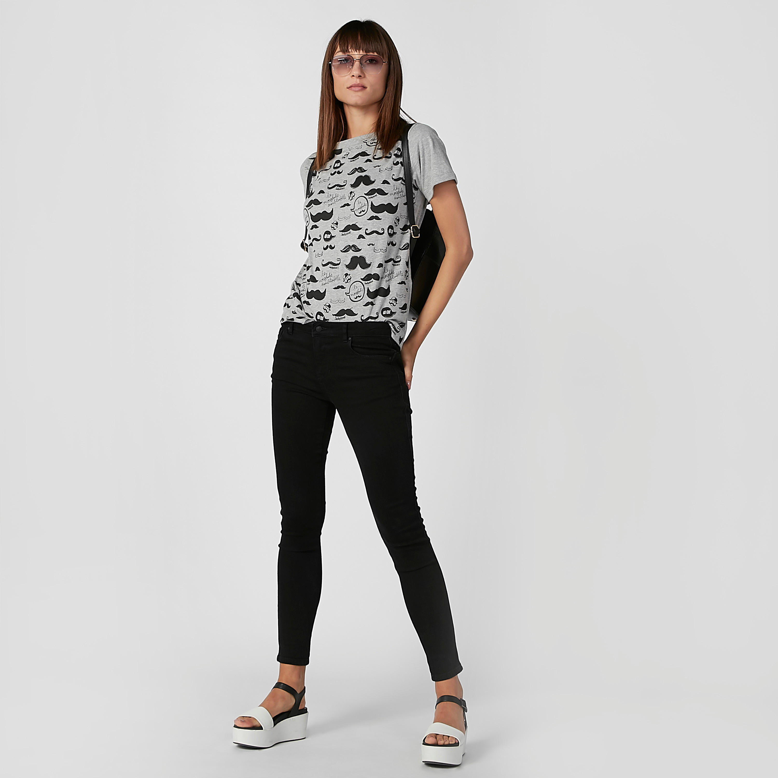 تيشيرت مستدام سليم بياقة ضيّقة وطبعات سمايلي وورلد -women-clothing-tshirts-image-1