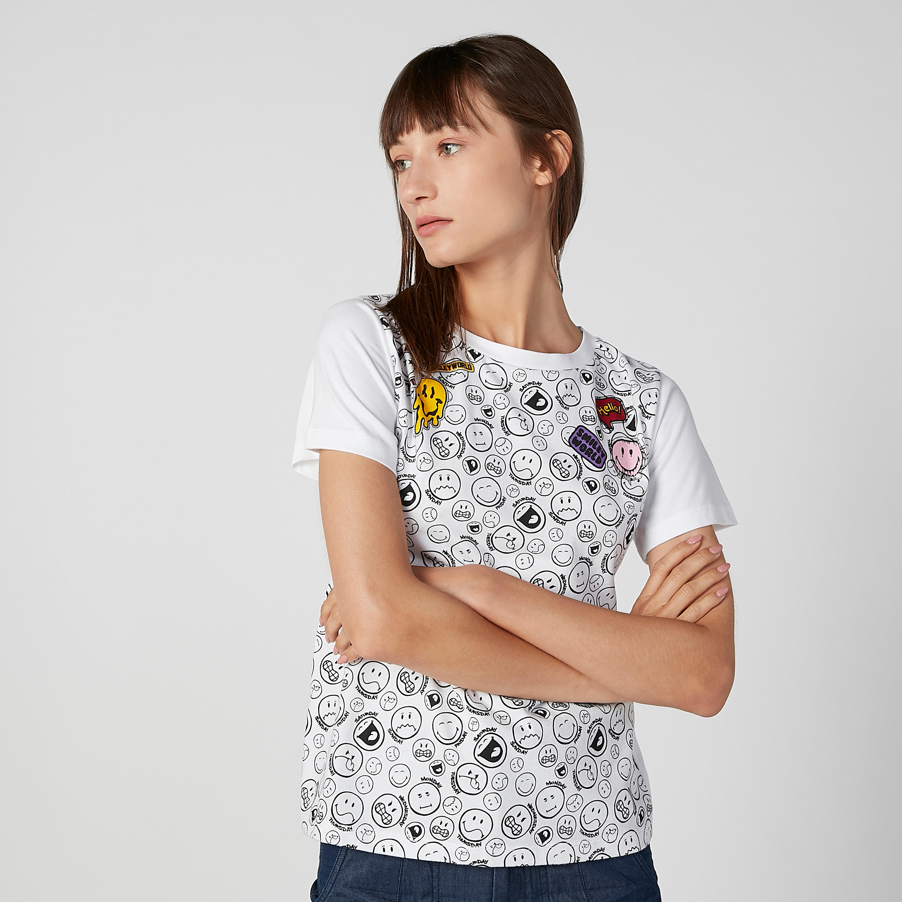 تيشيرت  مستدام بياقة ضيّقة وطبعات سمايلي وورلد -women-clothing-tshirts-image-4